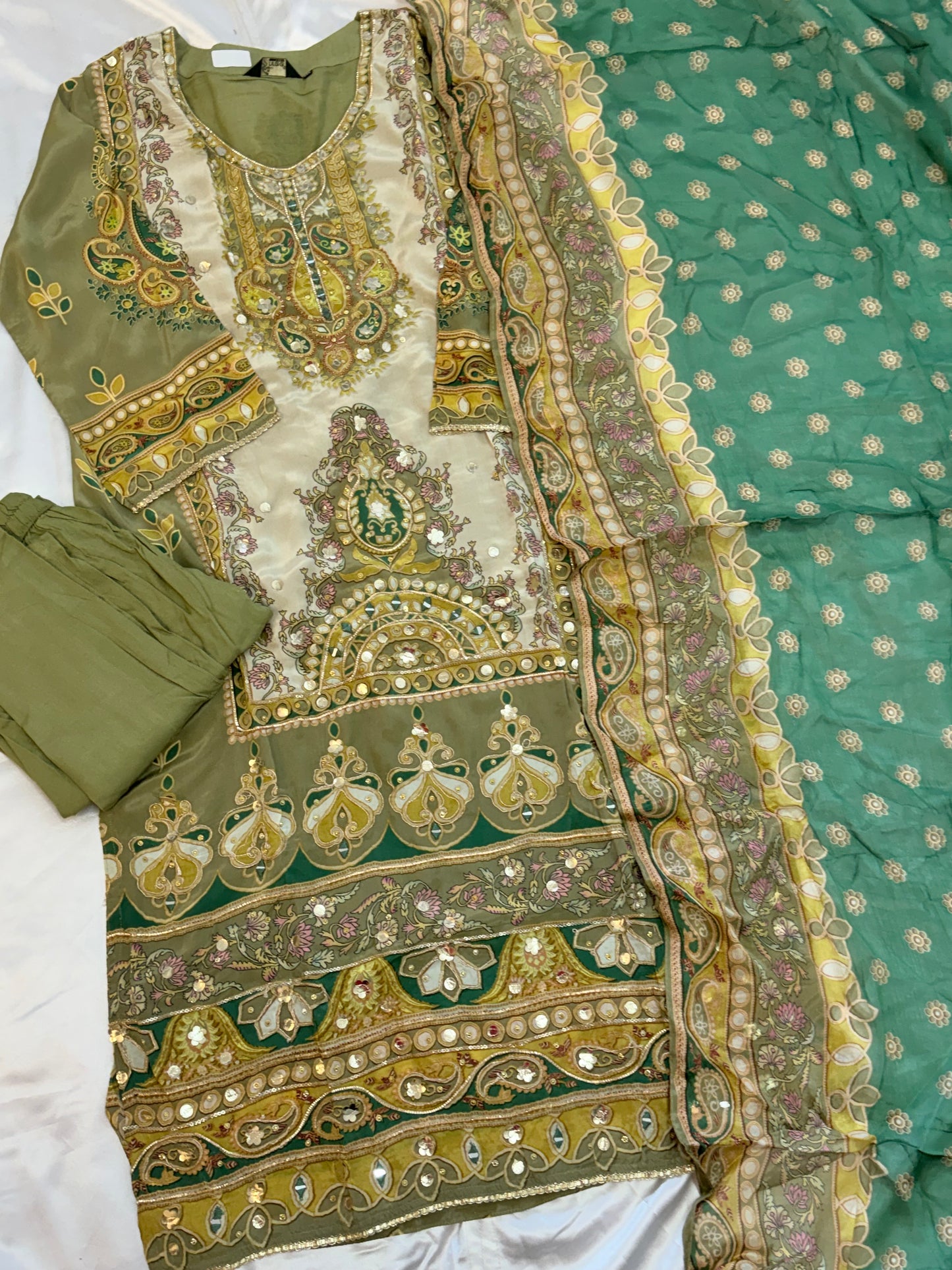 RAHI CREPE READYMADE SUIT Q