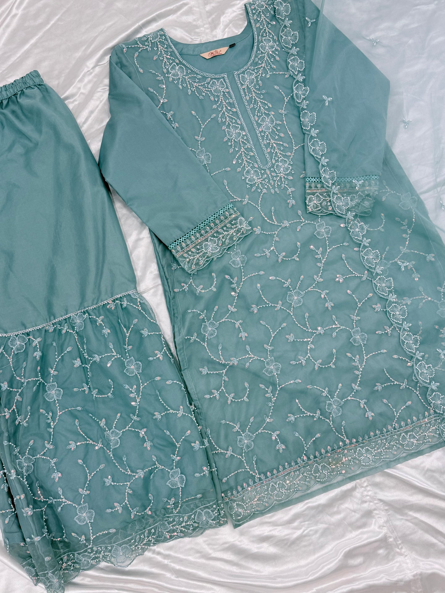 RAHI CUTDANA HANDWORK SUIT Q