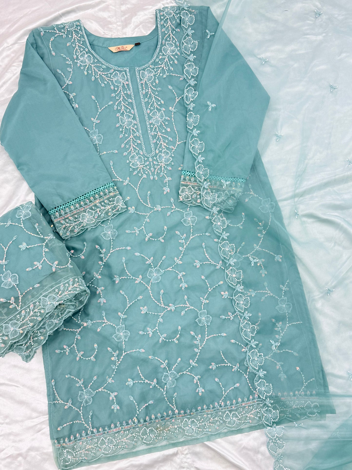 RAHI CUTDANA HANDWORK SUIT Q