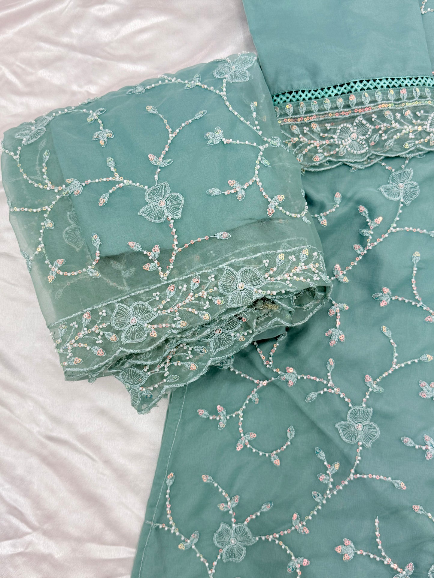 RAHI CUTDANA HANDWORK SUIT Q