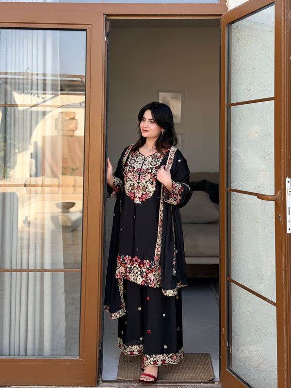 PARO SHIFFON HANDWORK SUIT 22 Q