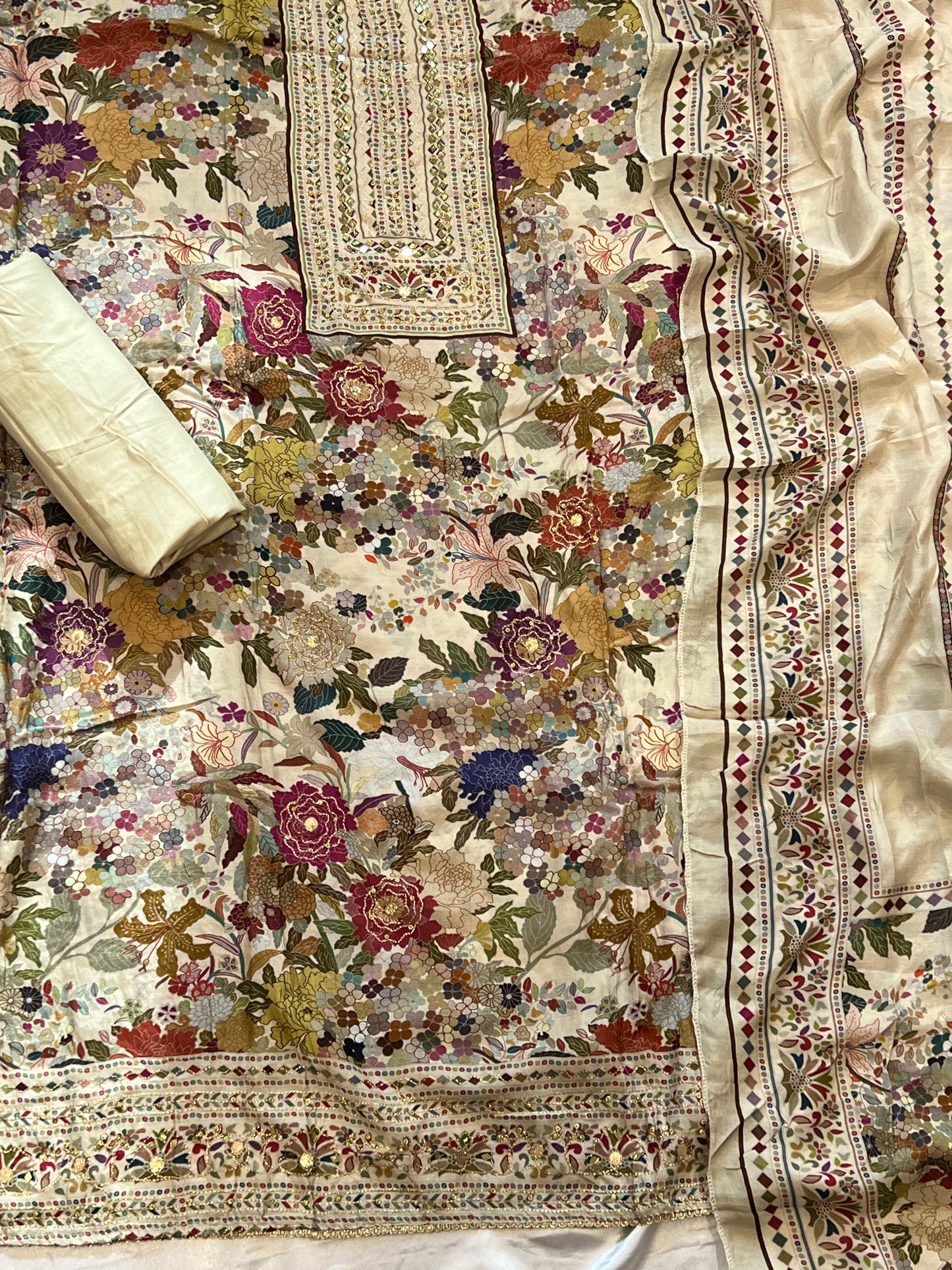 OFF WHITE MUSLIN  EMBROIDERY SUIT 234