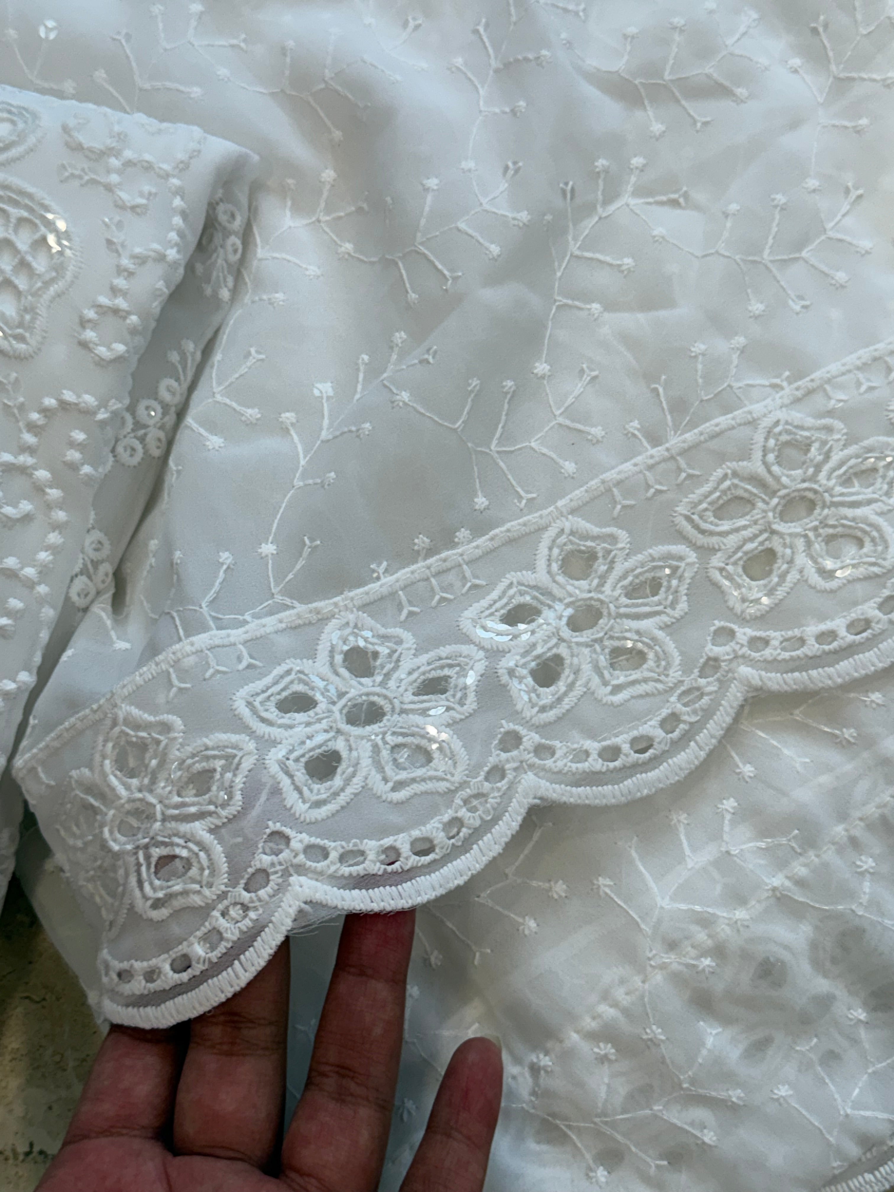 WHITE GEORGETTE EMROIDERY SUIT