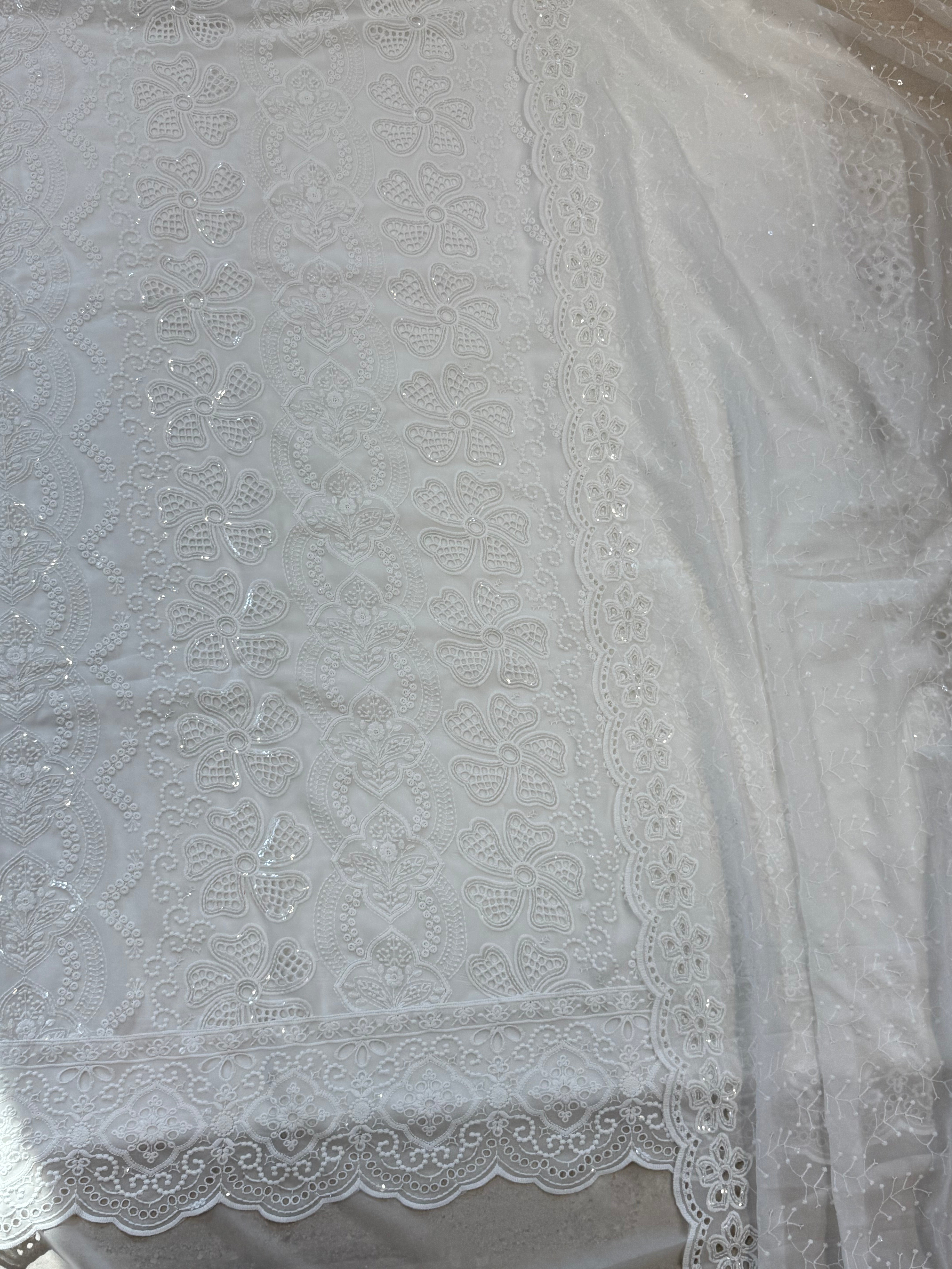 WHITE GEORGETTE EMROIDERY SUIT