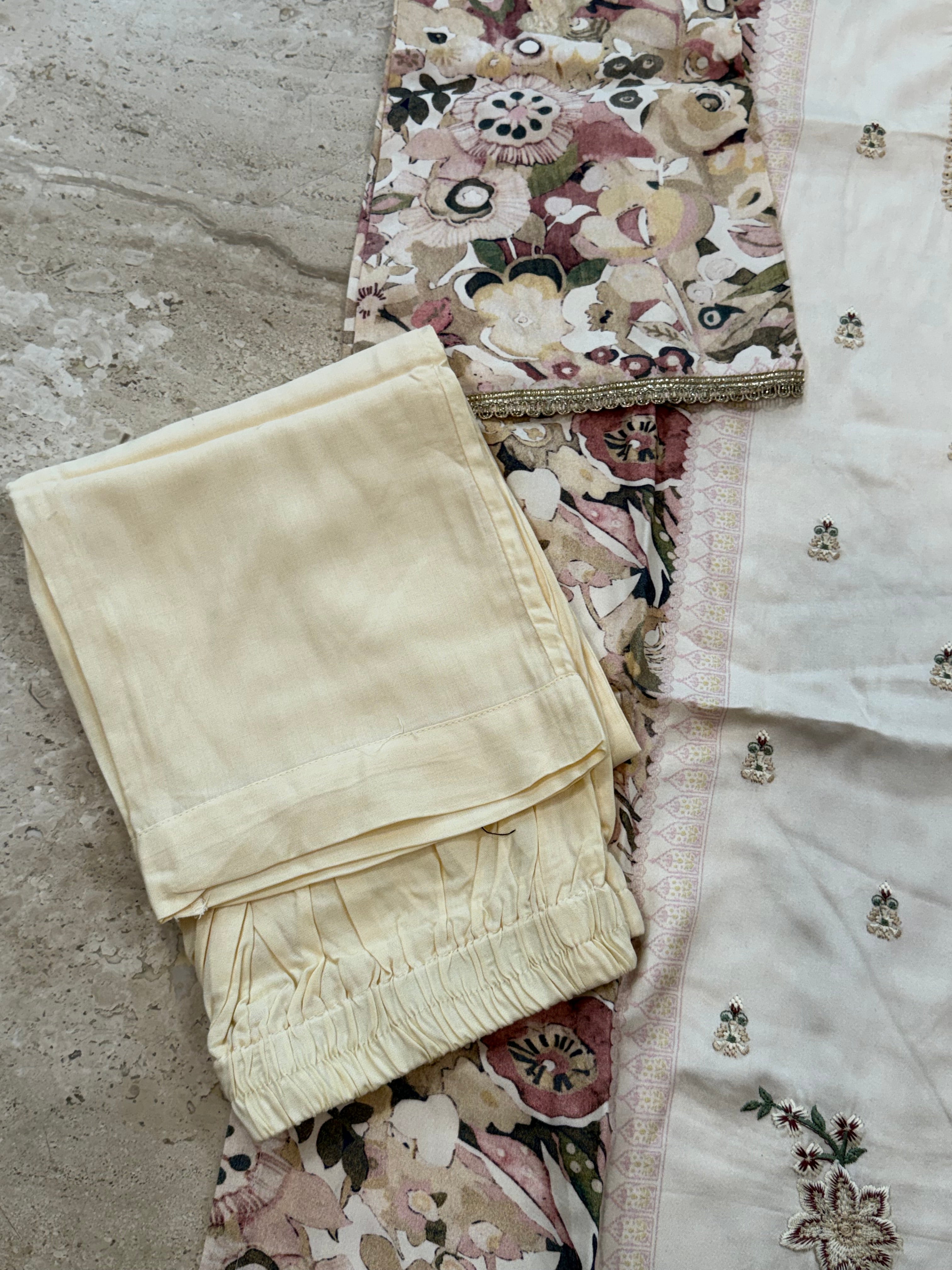 AARANYA 1 LAWN READYMADE SUIT 4 Q