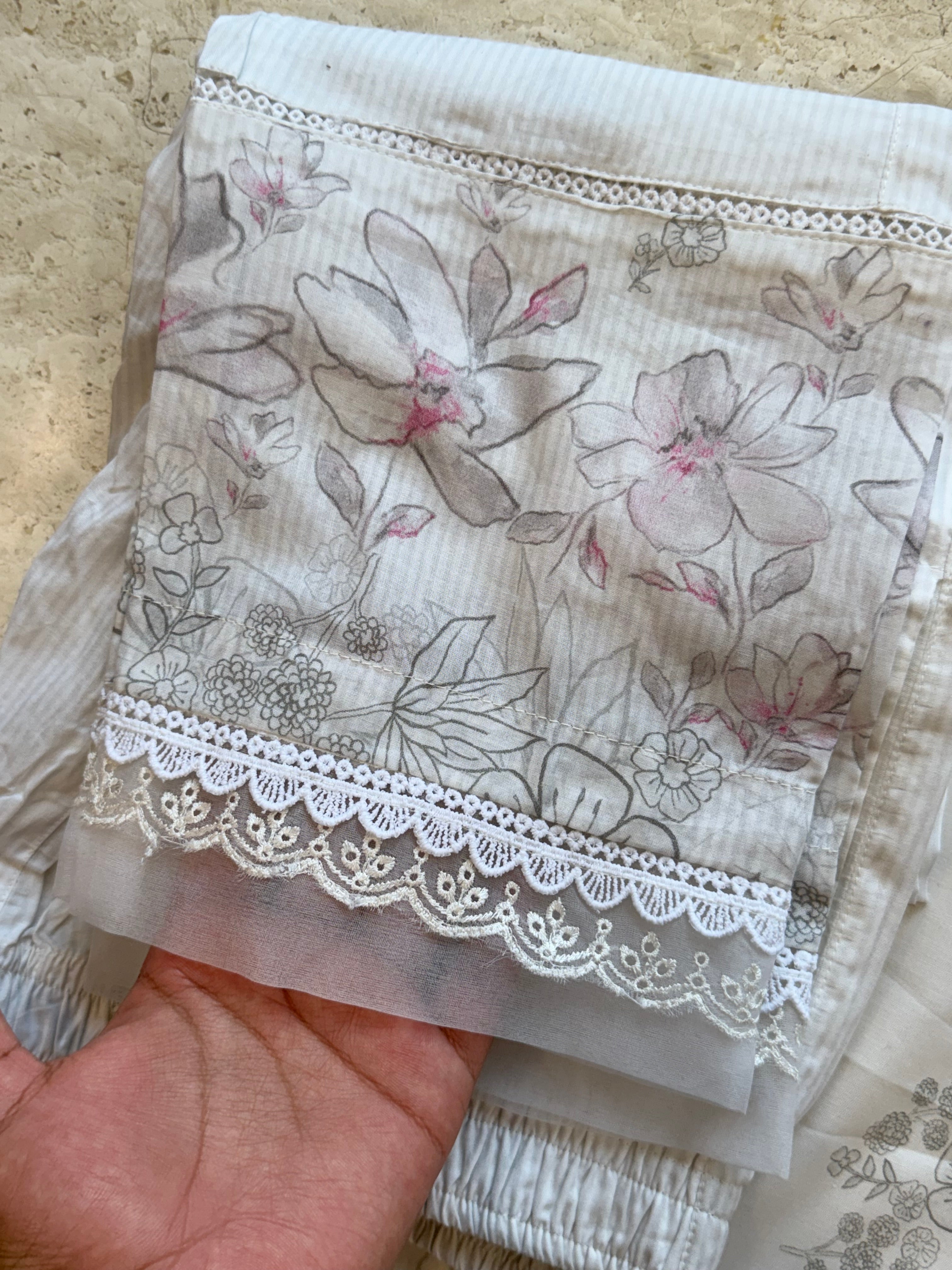 SAFIRAN LAWN READYMADE SUIT 1 Q