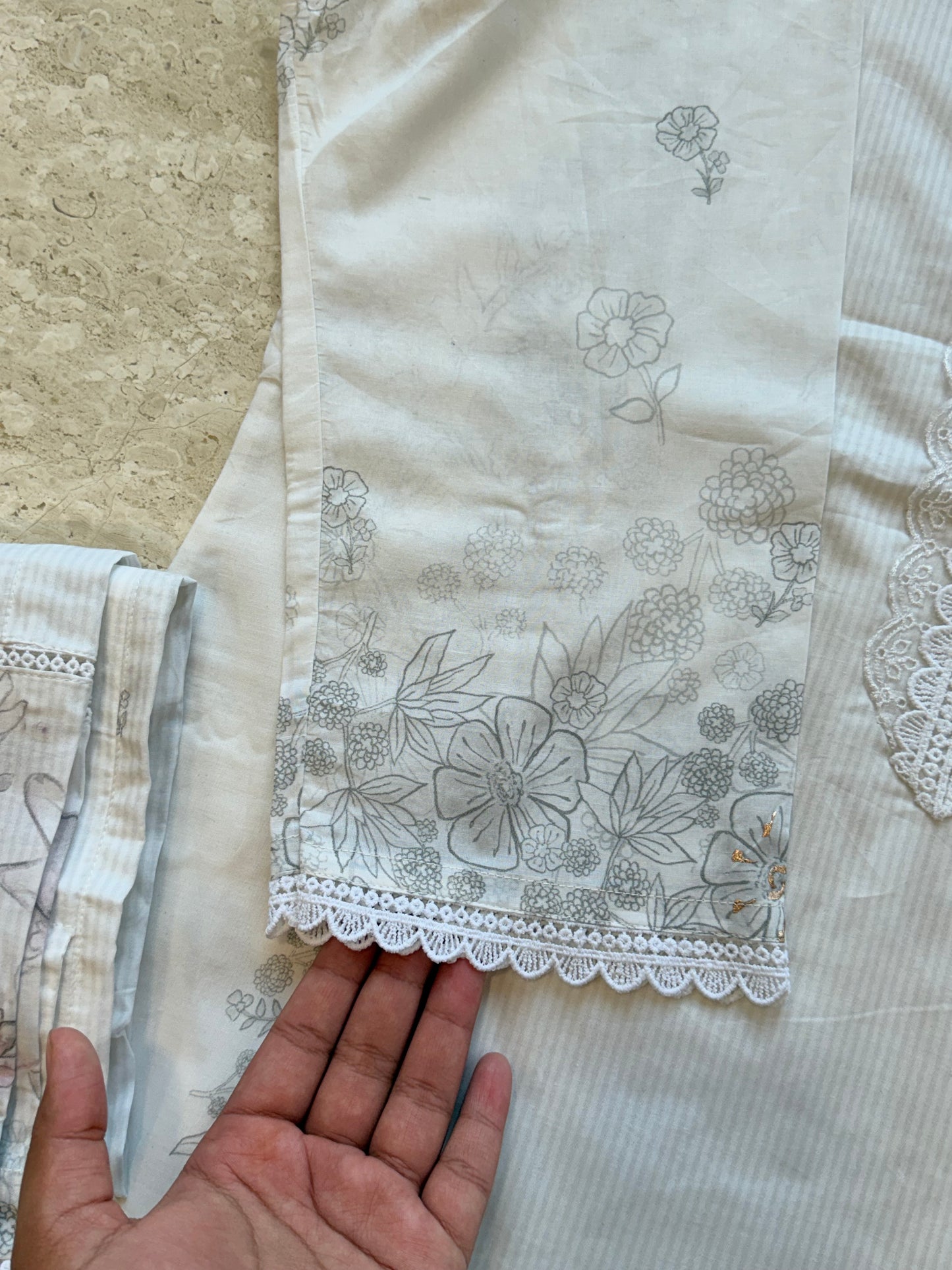 SAFIRAN LAWN READYMADE SUIT 1 Q