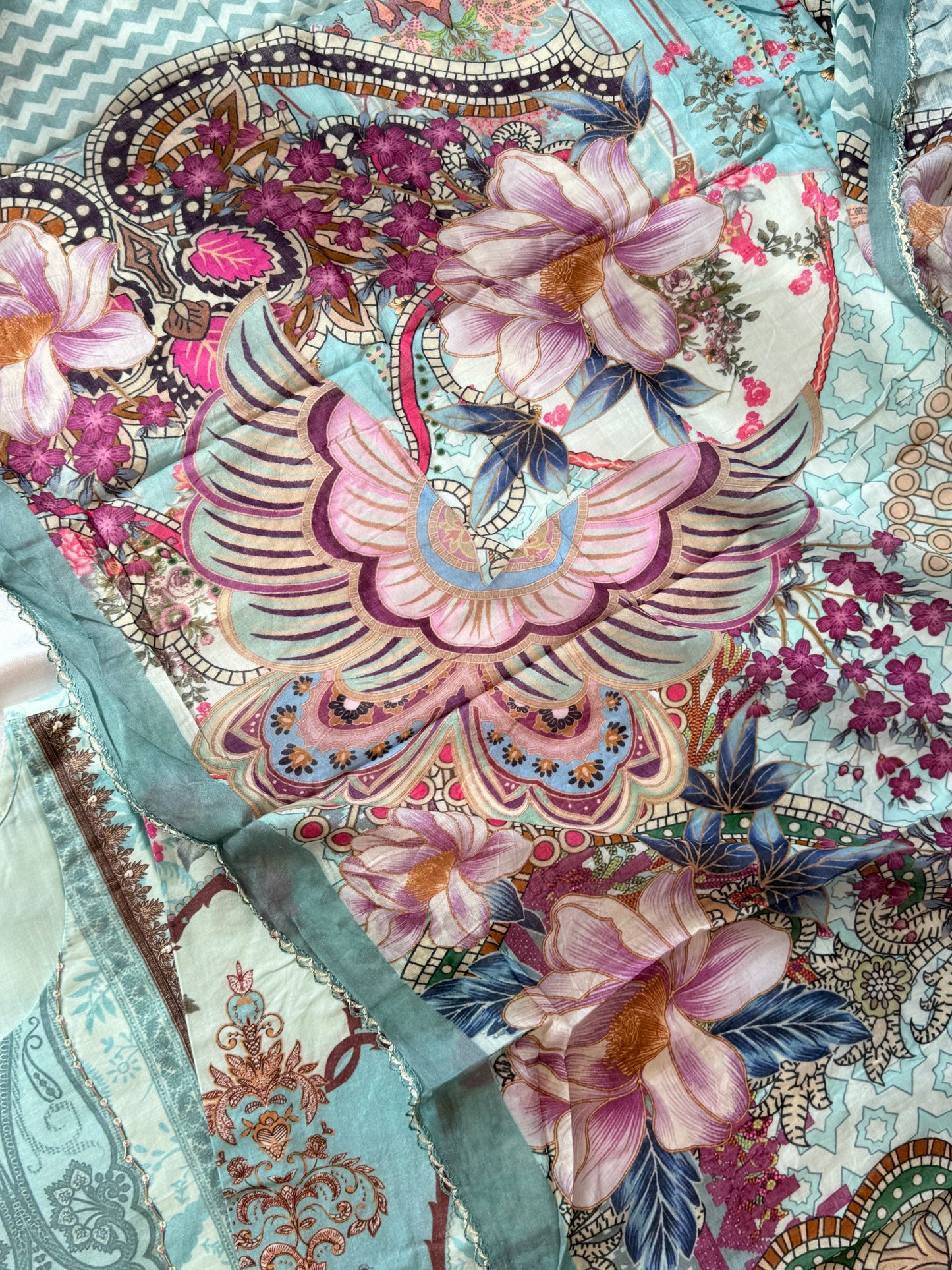 SAFIRAN LAWN READYMADE SUIT 2 Q