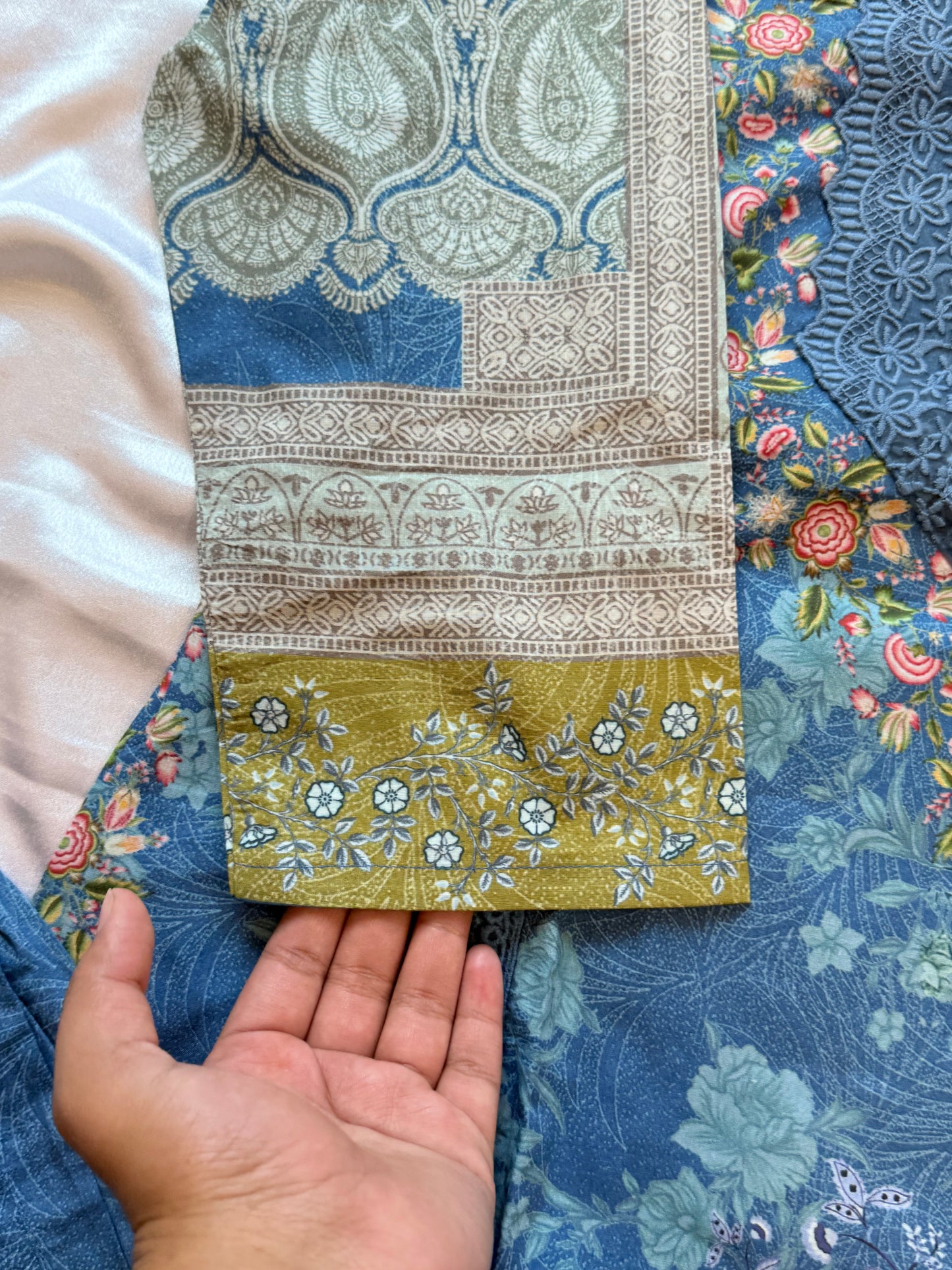 SAFIRAN LAWN READYMADE SUIT 3 Q