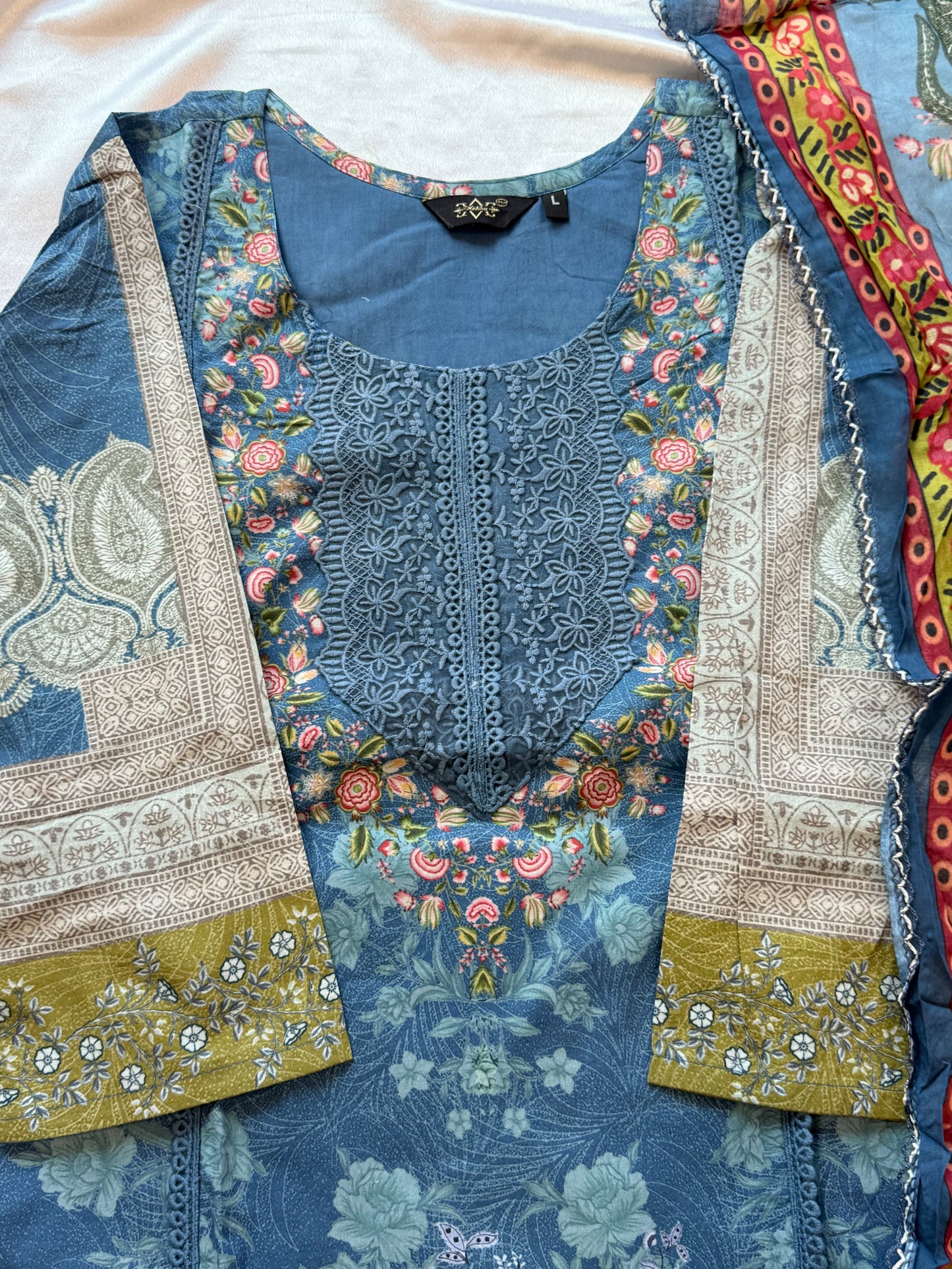 SAFIRAN LAWN READYMADE SUIT 3 Q