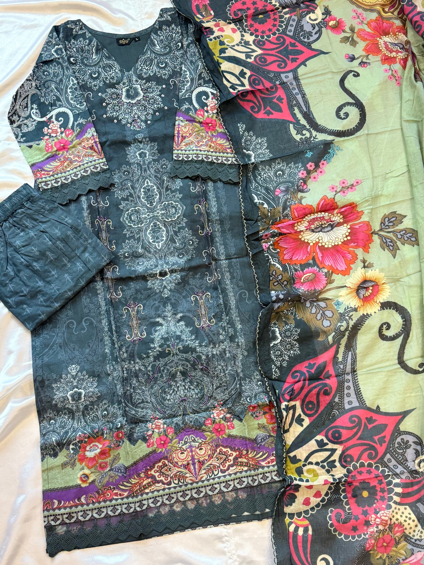 SAFIRAN LAWN READYMADE SUIT 4 Q