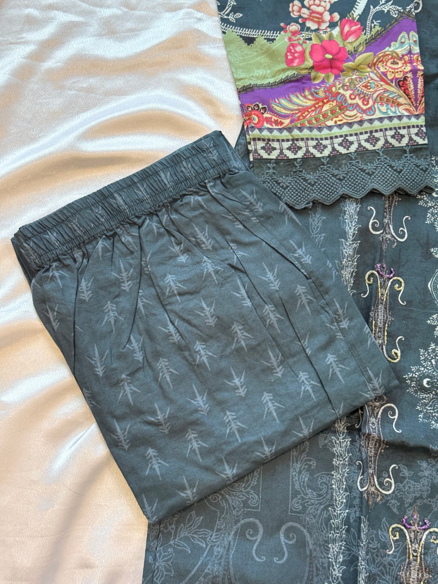 SAFIRAN LAWN READYMADE SUIT 4 Q