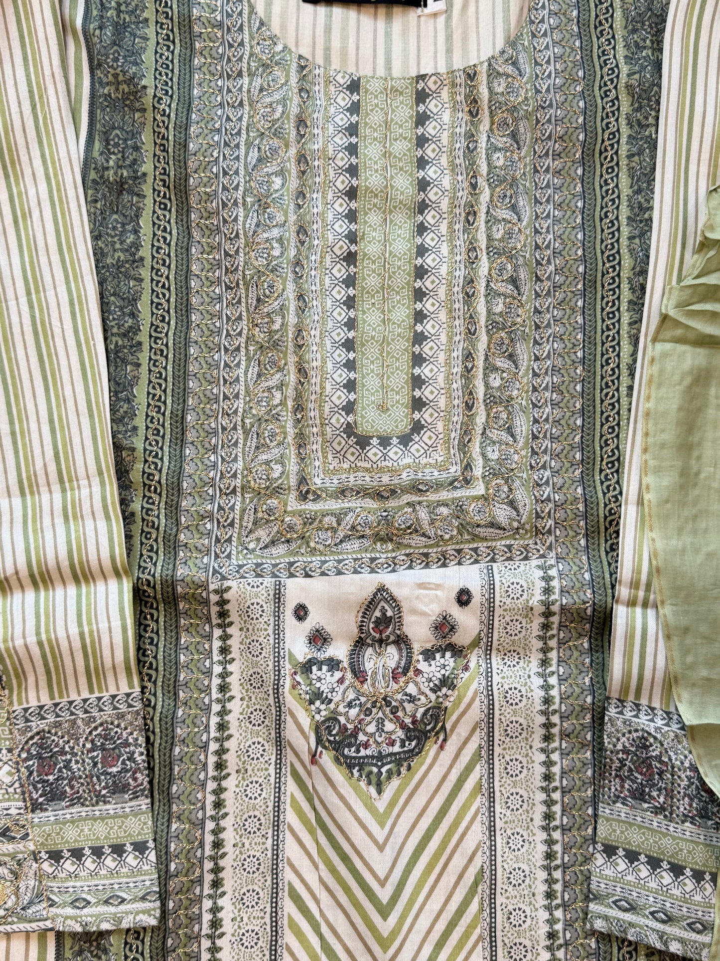 AARUSHI READYMADE GREEN SUIT 2 Q