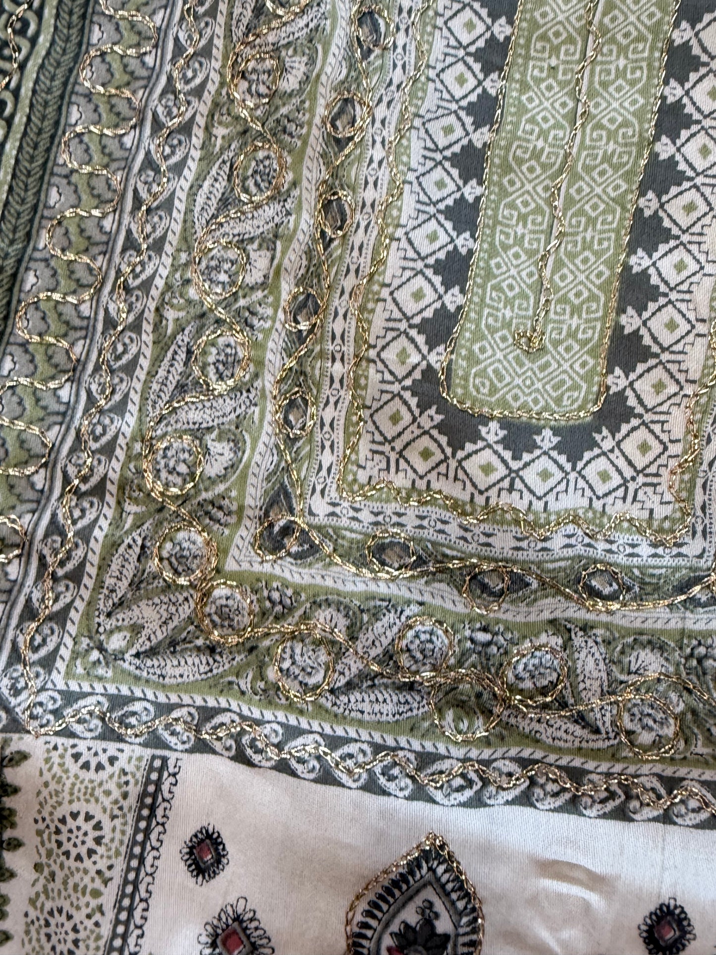 AARUSHI READYMADE GREEN SUIT 2 Q