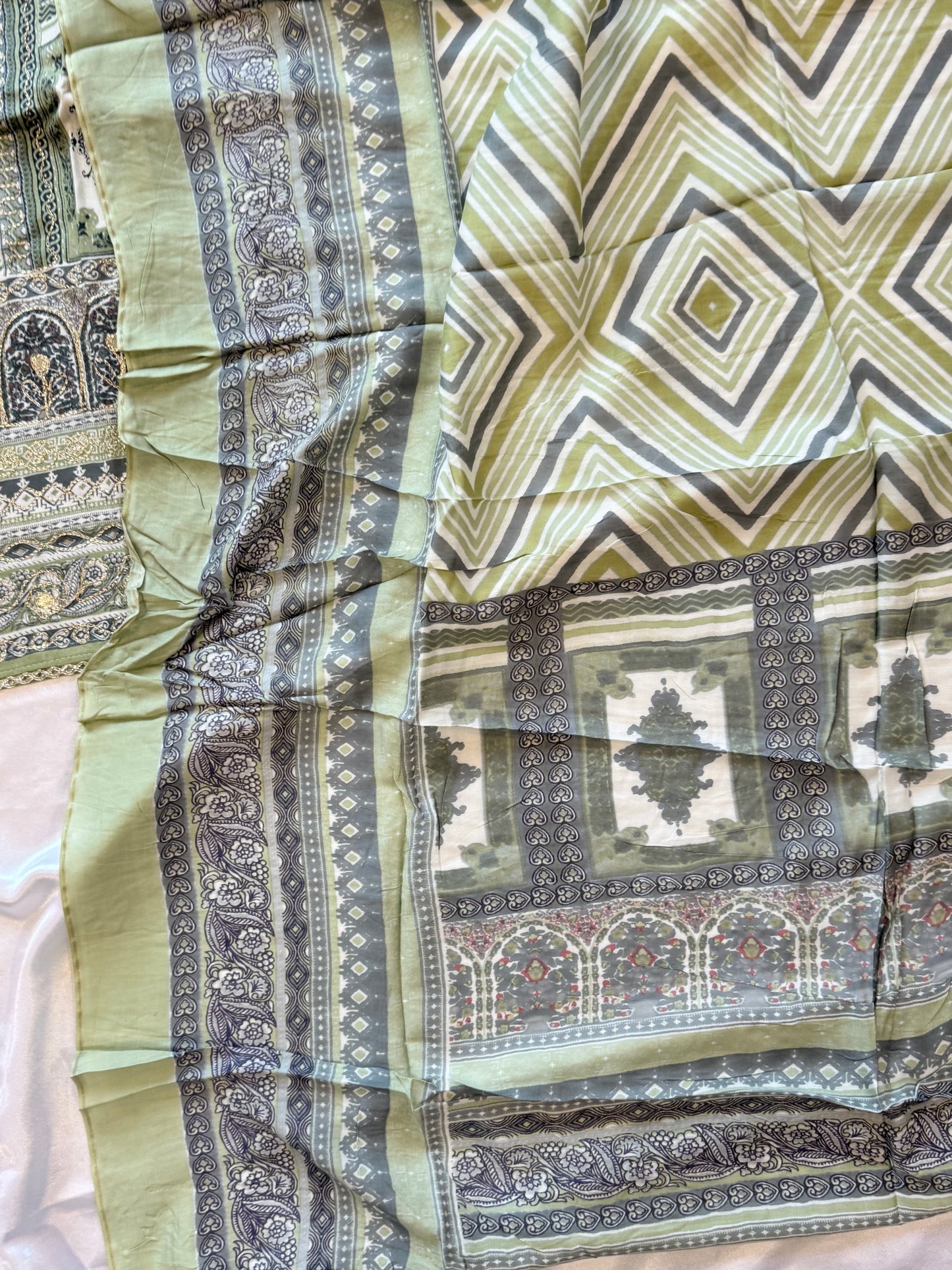 AARUSHI READYMADE GREEN SUIT 2 Q