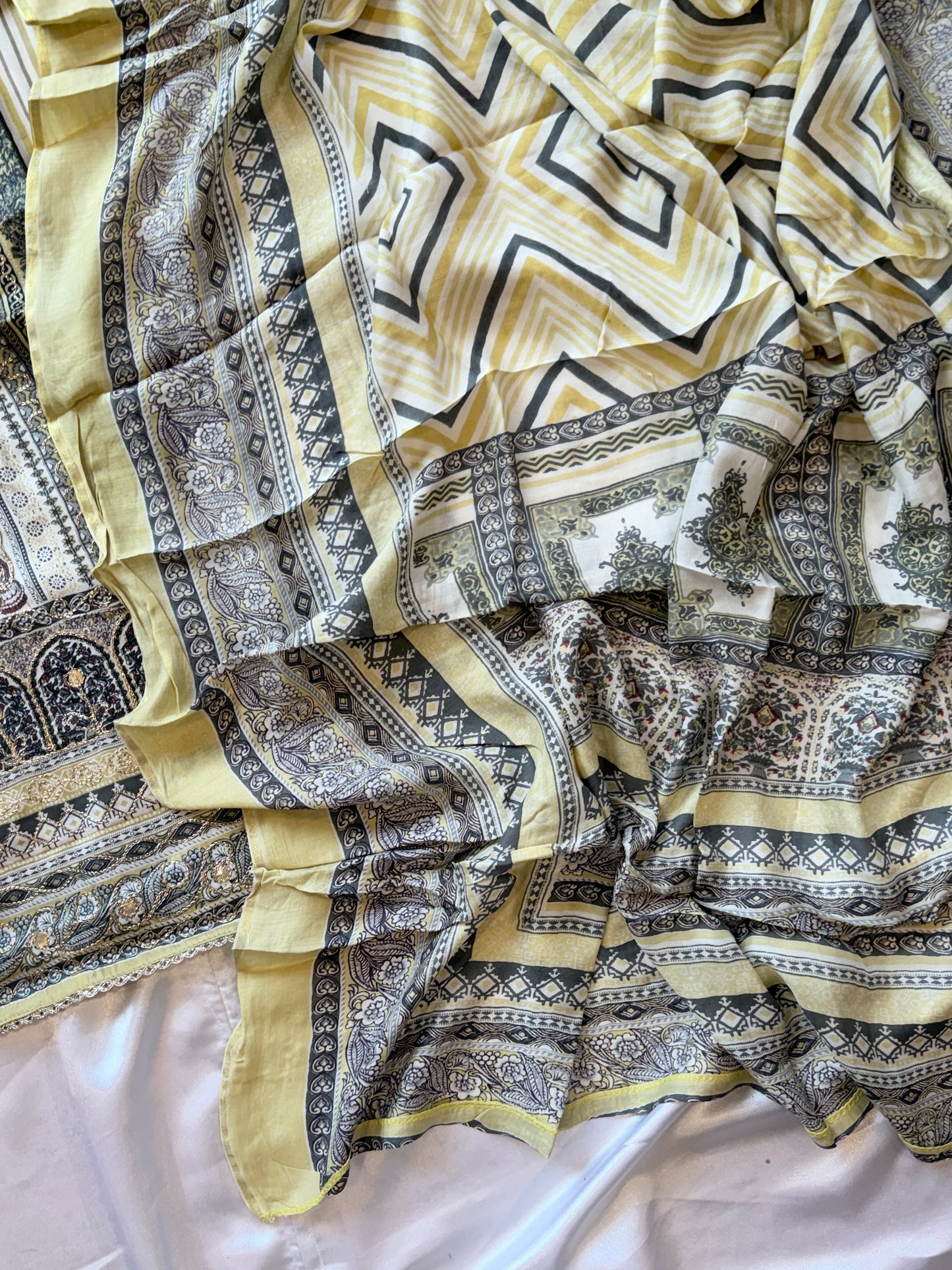 AARUSHI READYMADE YELLOW SUIT 4 Q