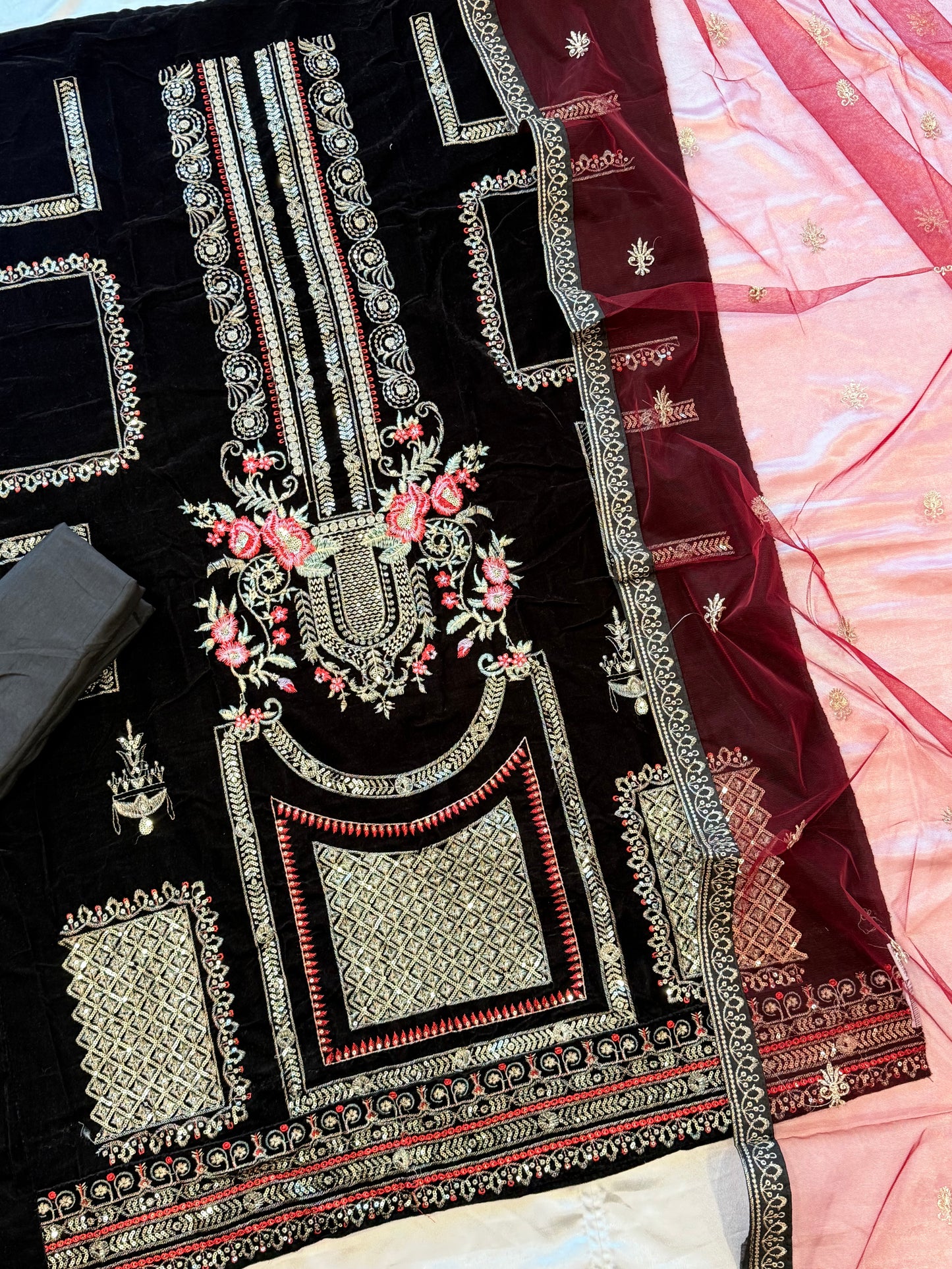 BLACK VELVET EMBROIDERY SUIT Q