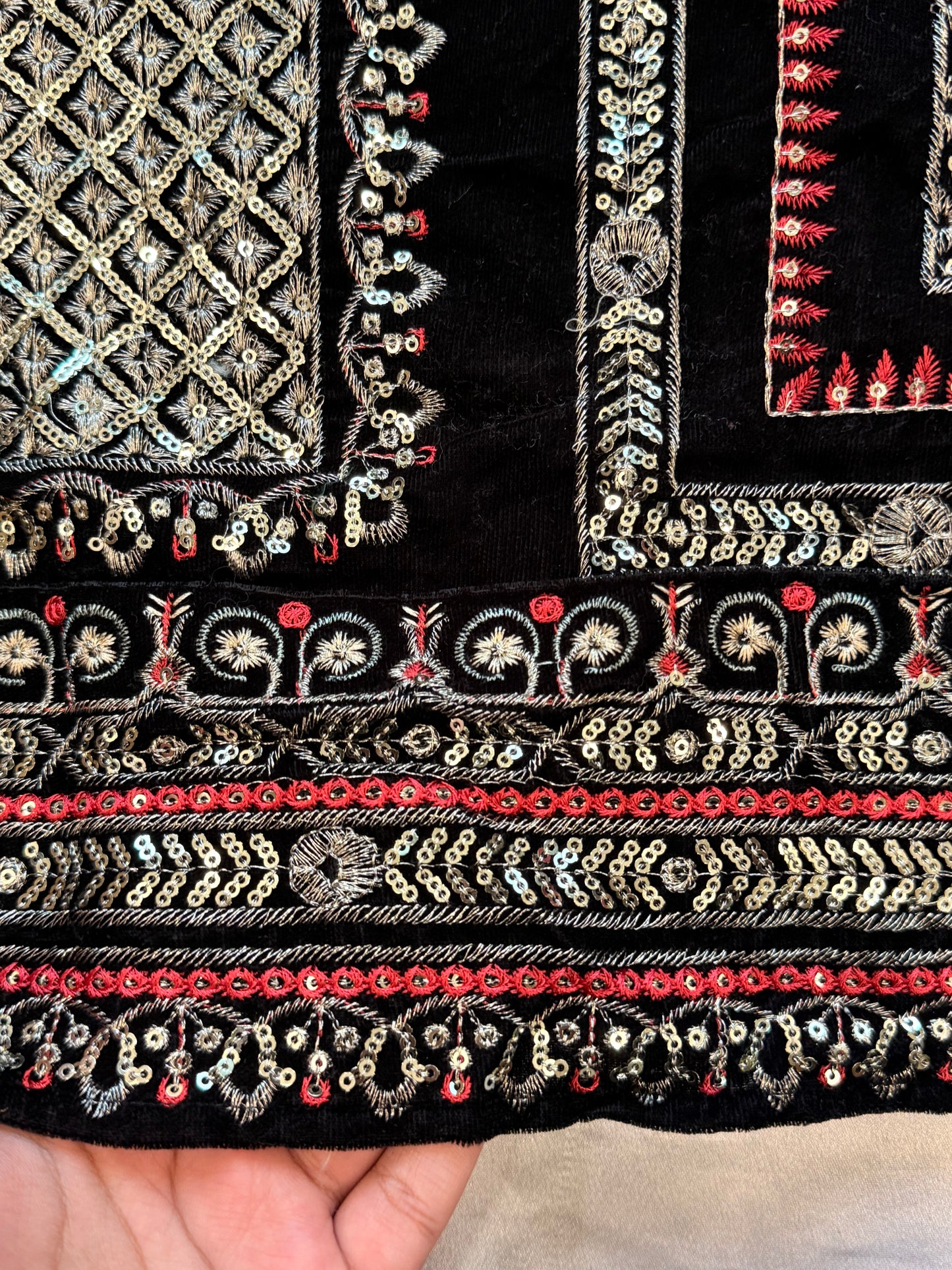 BLACK VELVET EMBROIDERY SUIT Q