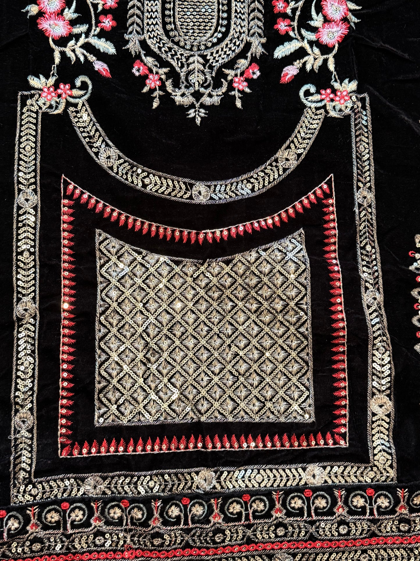 BLACK VELVET EMBROIDERY SUIT Q