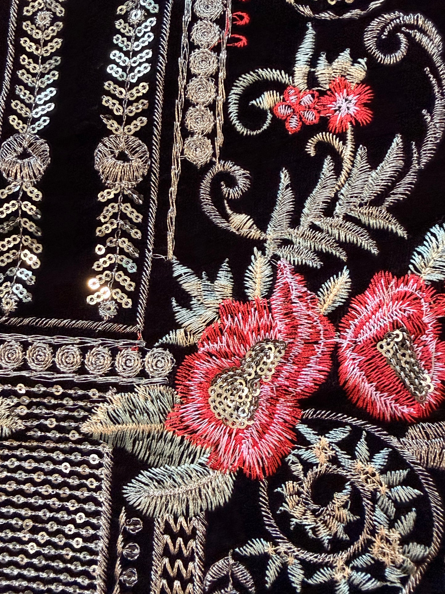 BLACK VELVET EMBROIDERY SUIT Q