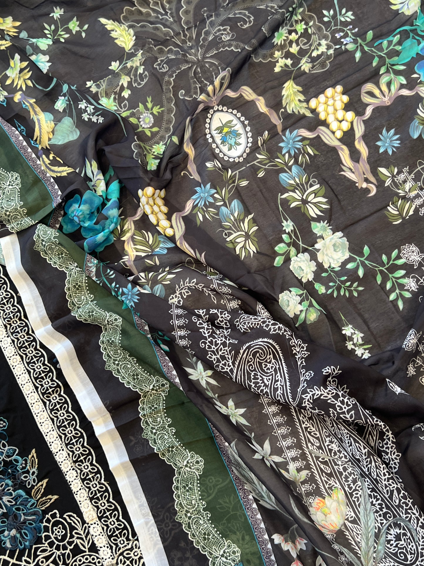 BLACK HANIA LAWN COTTON EMBROIDERY SUIT