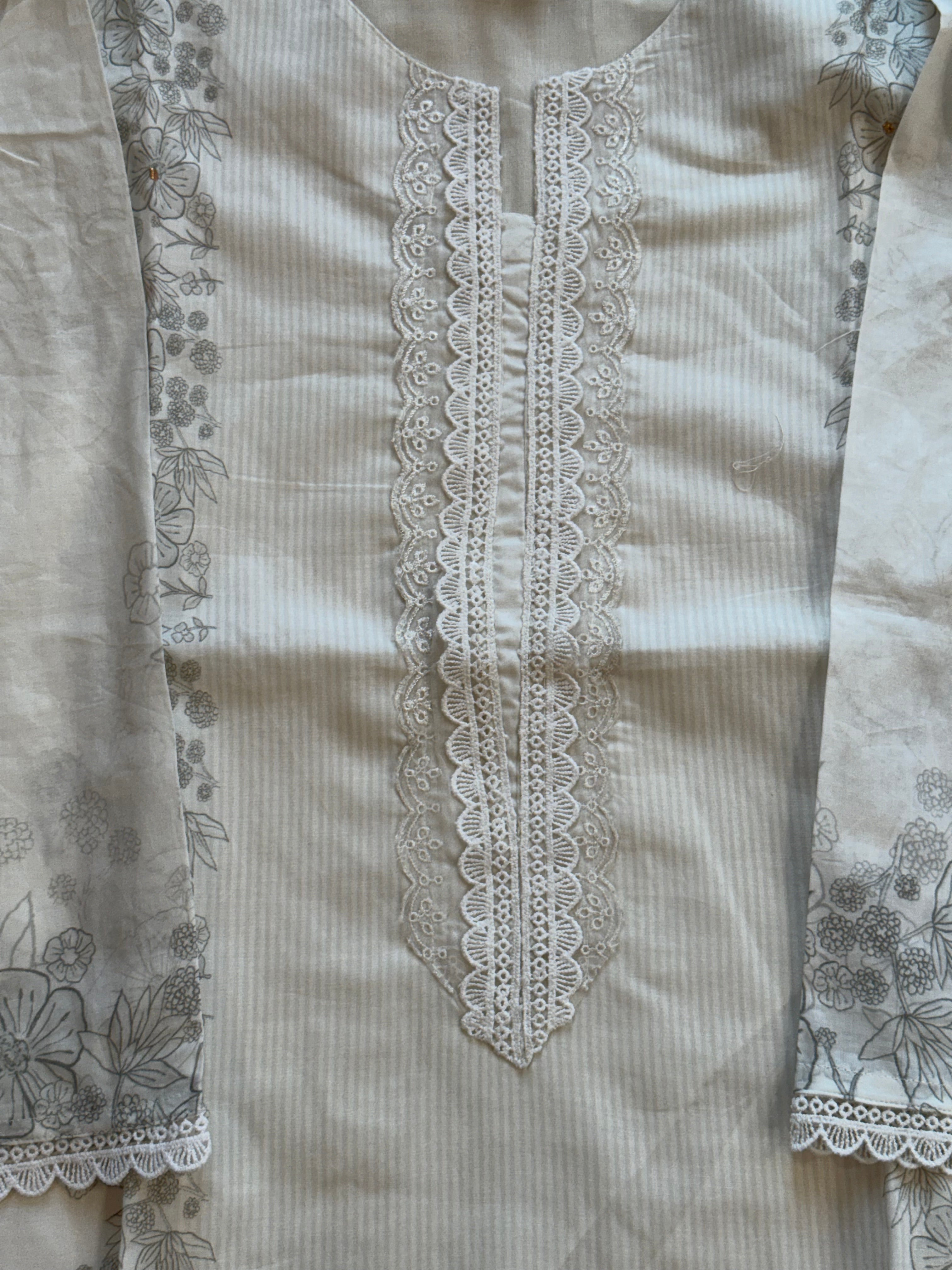 SAFIRAN LAWN READYMADE SUIT 5 Q