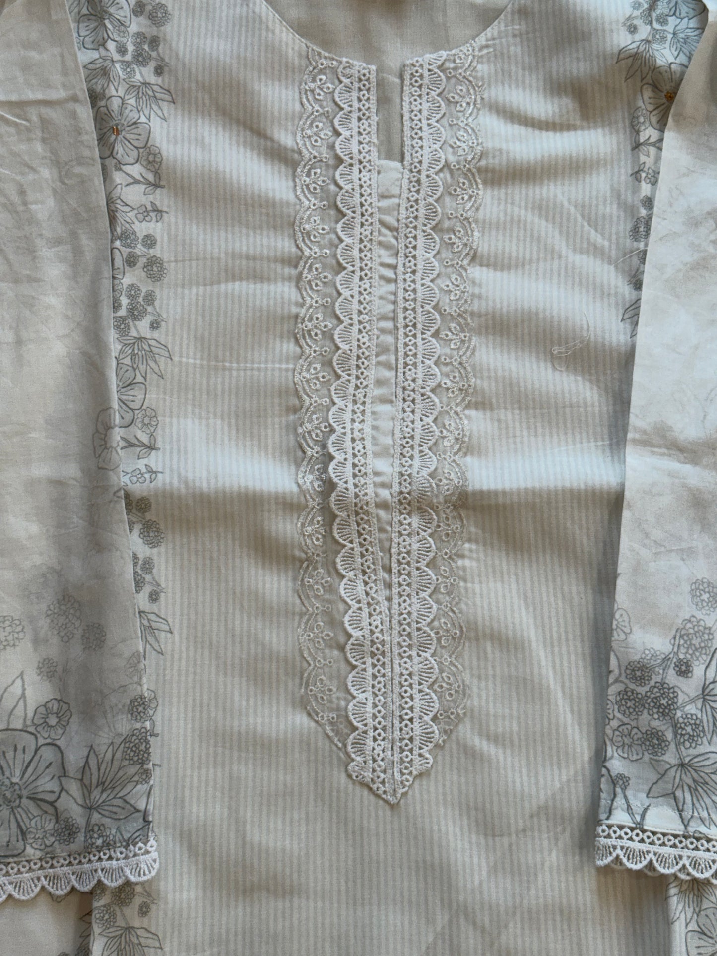 SAFIRAN LAWN READYMADE SUIT 5 Q