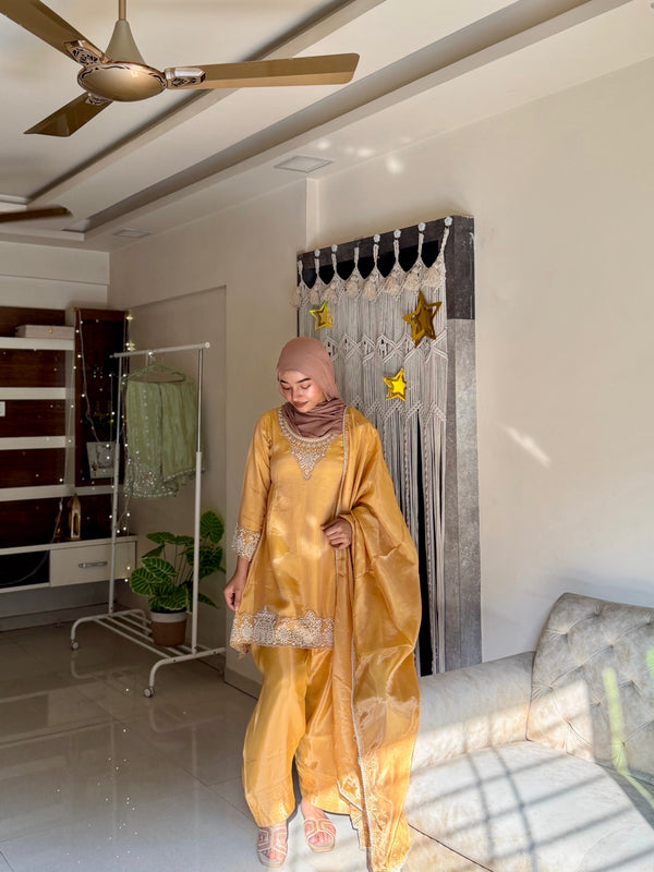 PARO GOLD FARSHI HANDWORK SUIT