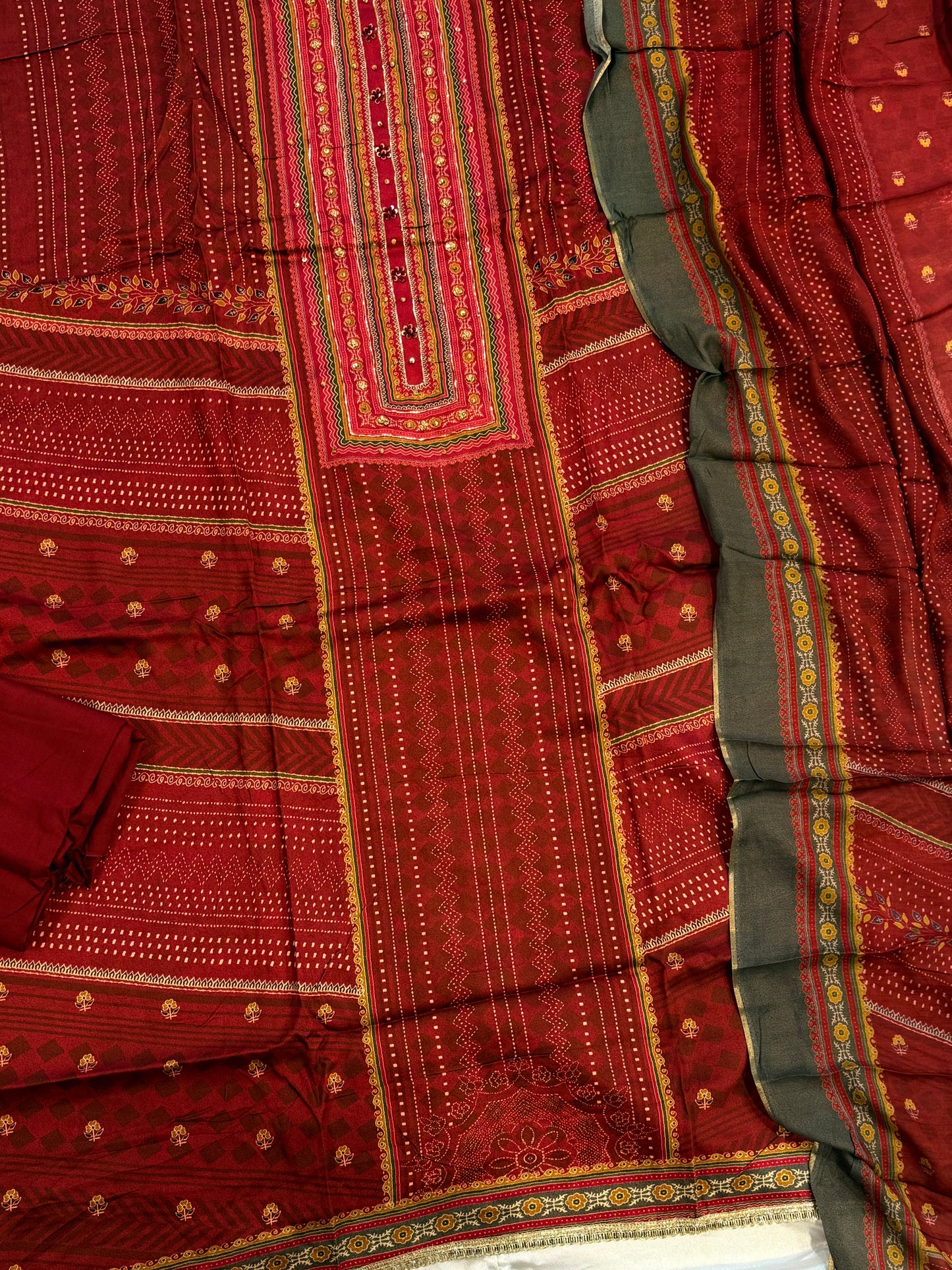 MAAYA LAWN EMBROIDERY SUIT 4 Q