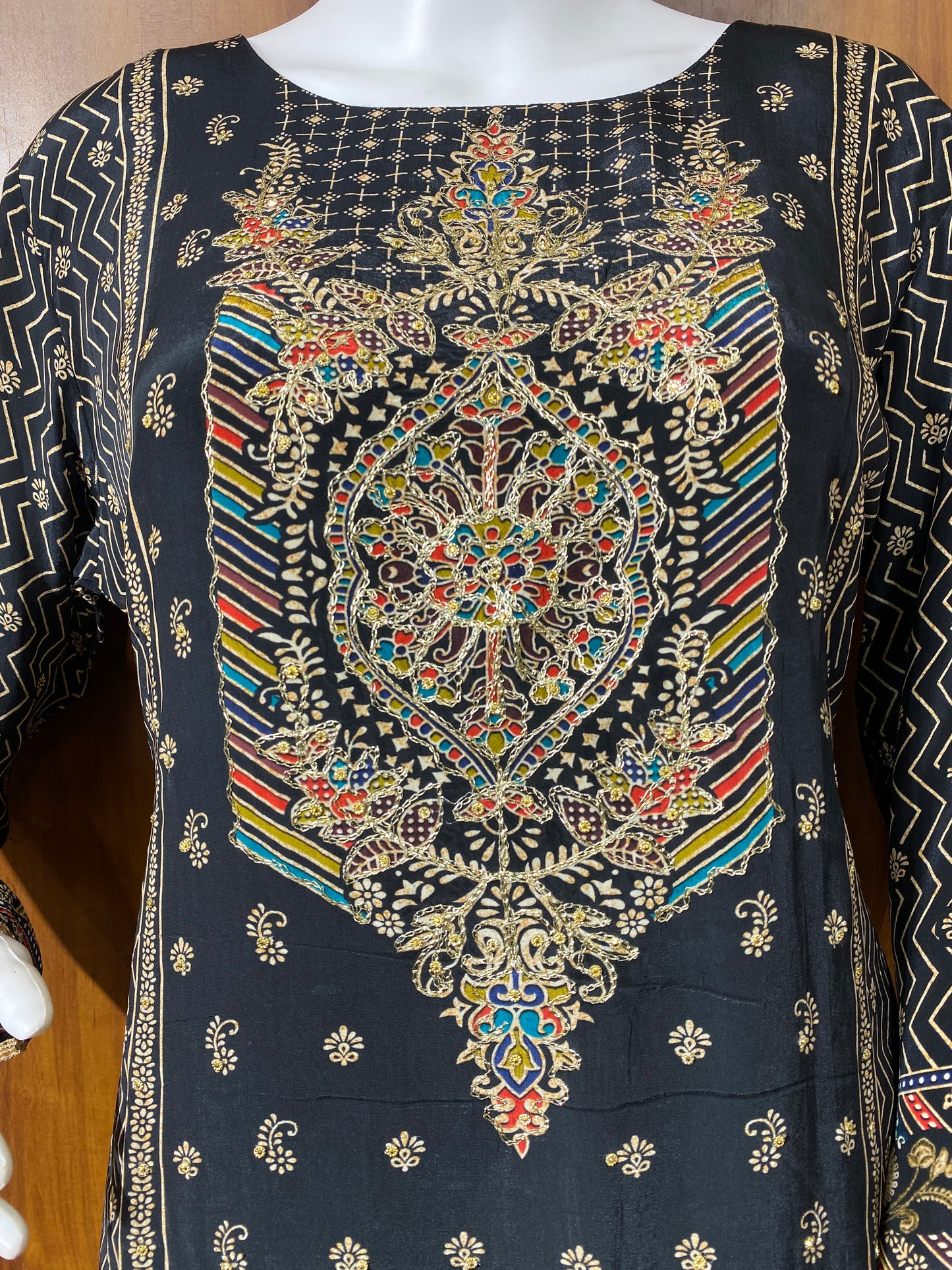 RAHI MUSLIN READYMADE SUIT Q