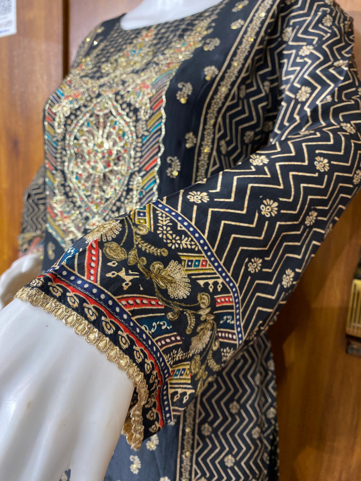 RAHI MUSLIN READYMADE SUIT Q