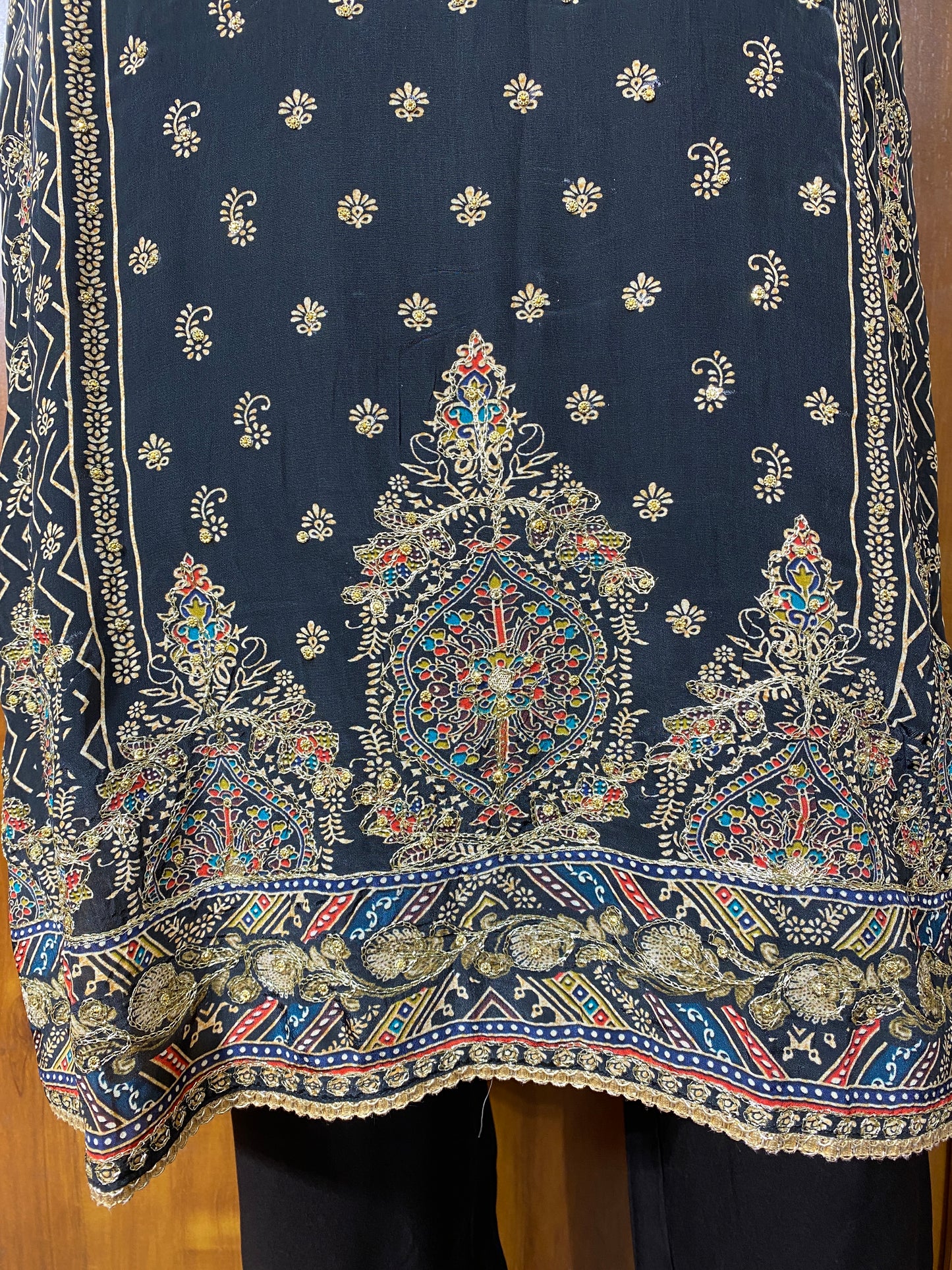 RAHI MUSLIN READYMADE SUIT Q