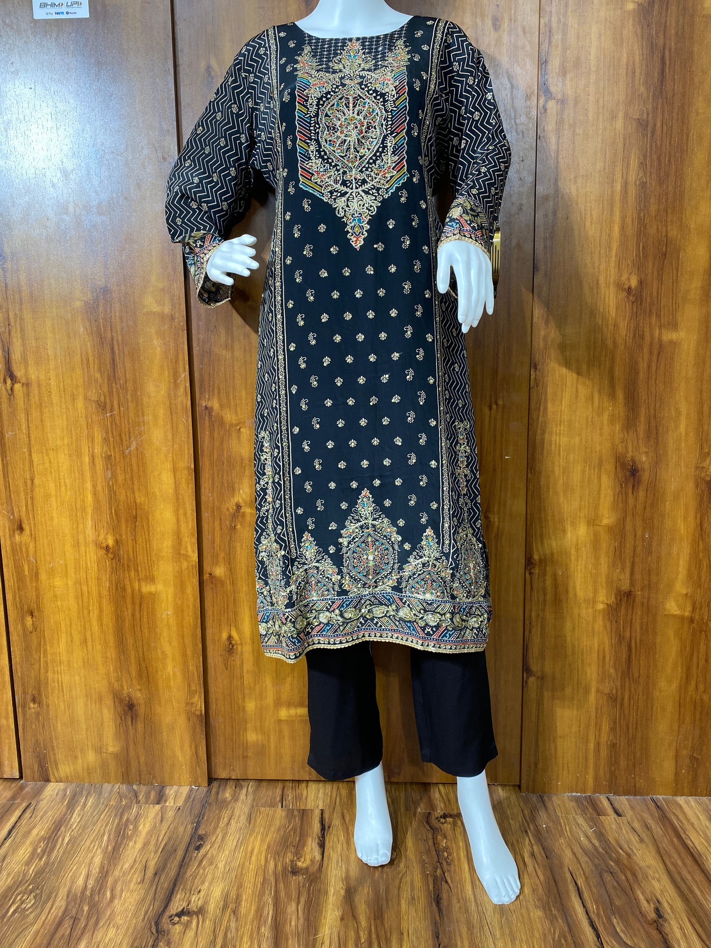 RAHI MUSLIN READYMADE SUIT Q