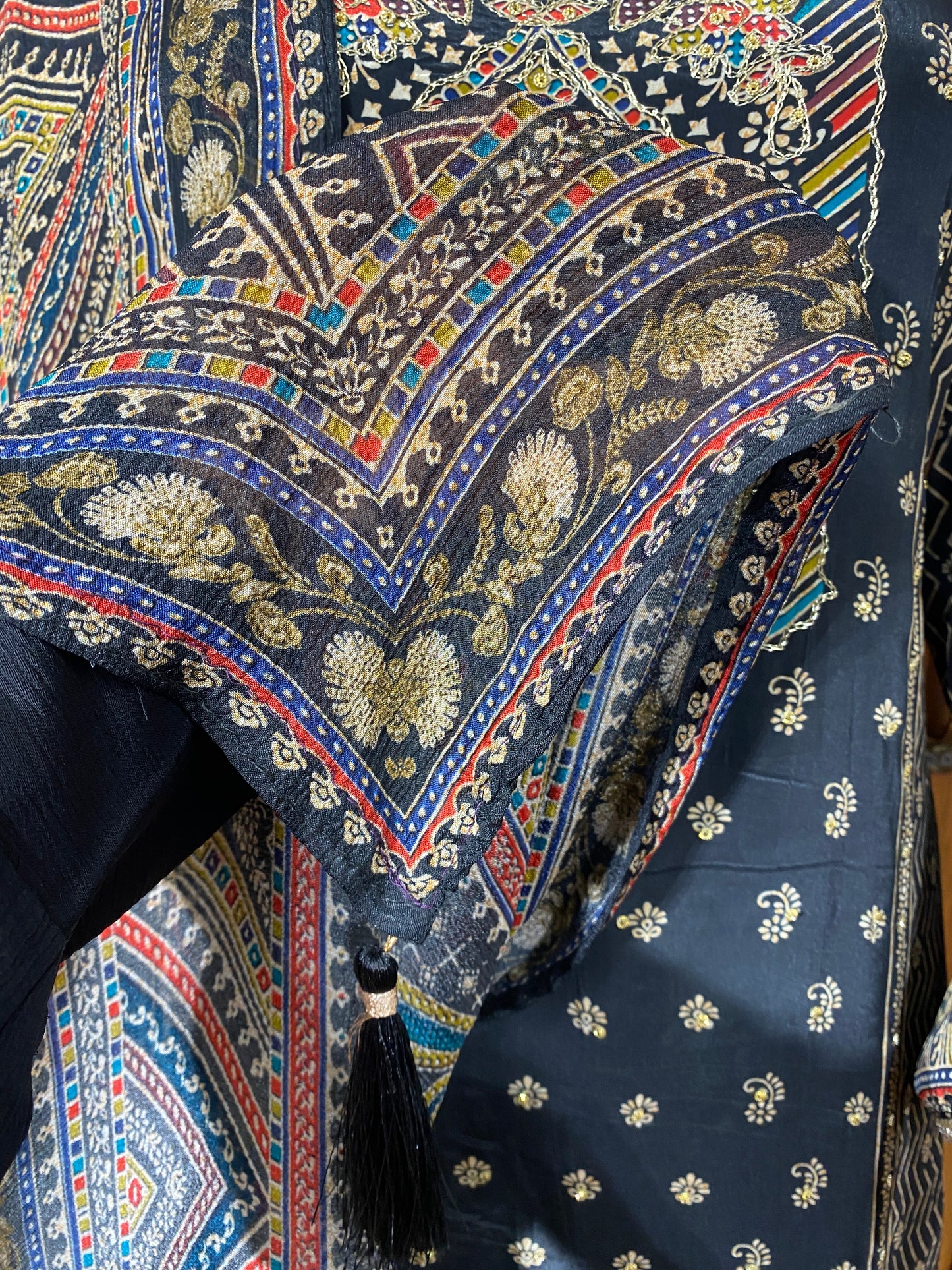 RAHI MUSLIN READYMADE SUIT Q