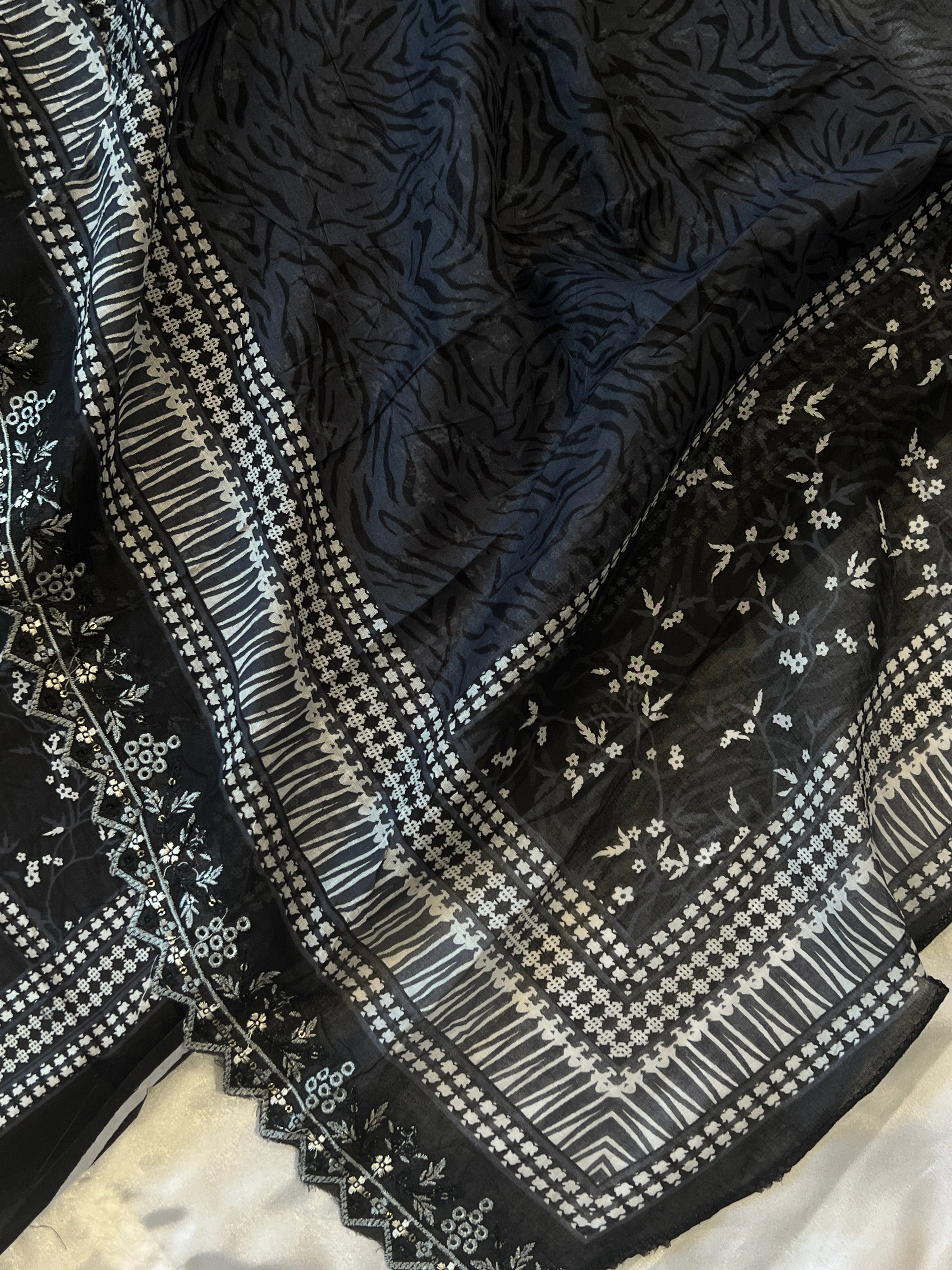 BLACK BINSAEED EMBROIDERY SUIT 1500 Q