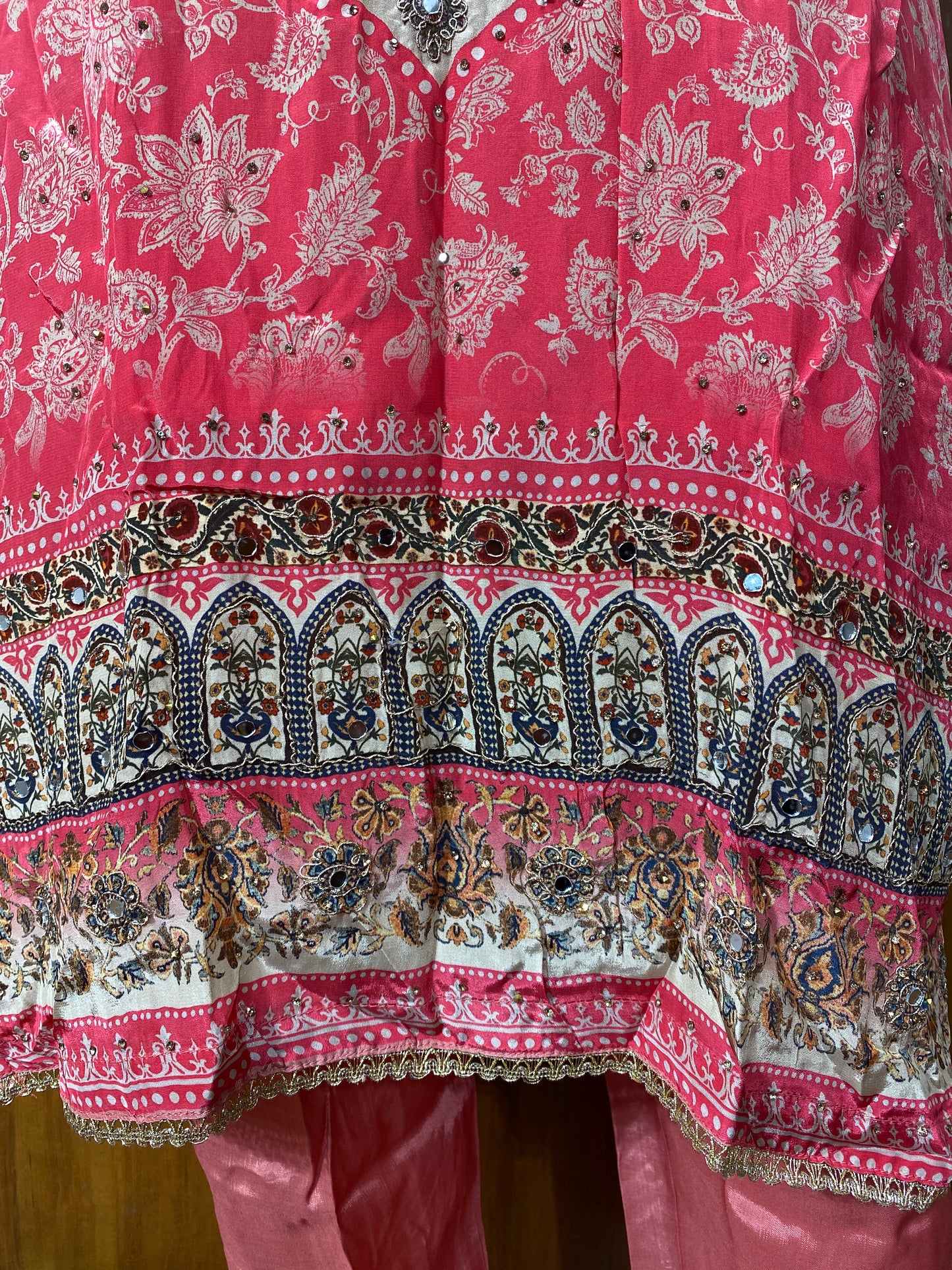 RAHI MUSLIN READYMADE SUIT Q