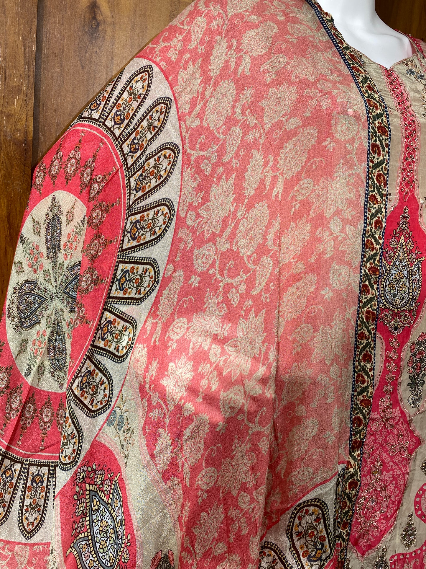 RAHI MUSLIN READYMADE SUIT Q