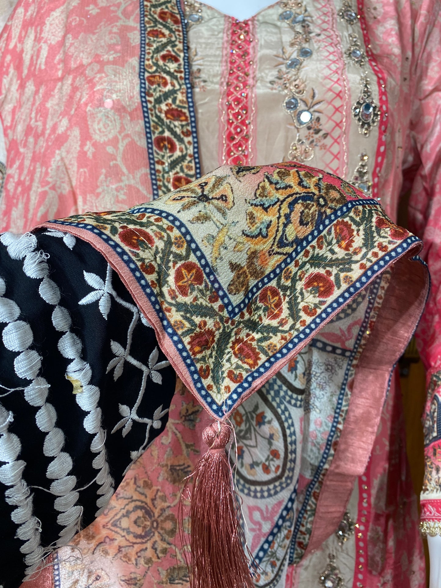 RAHI MUSLIN READYMADE SUIT Q