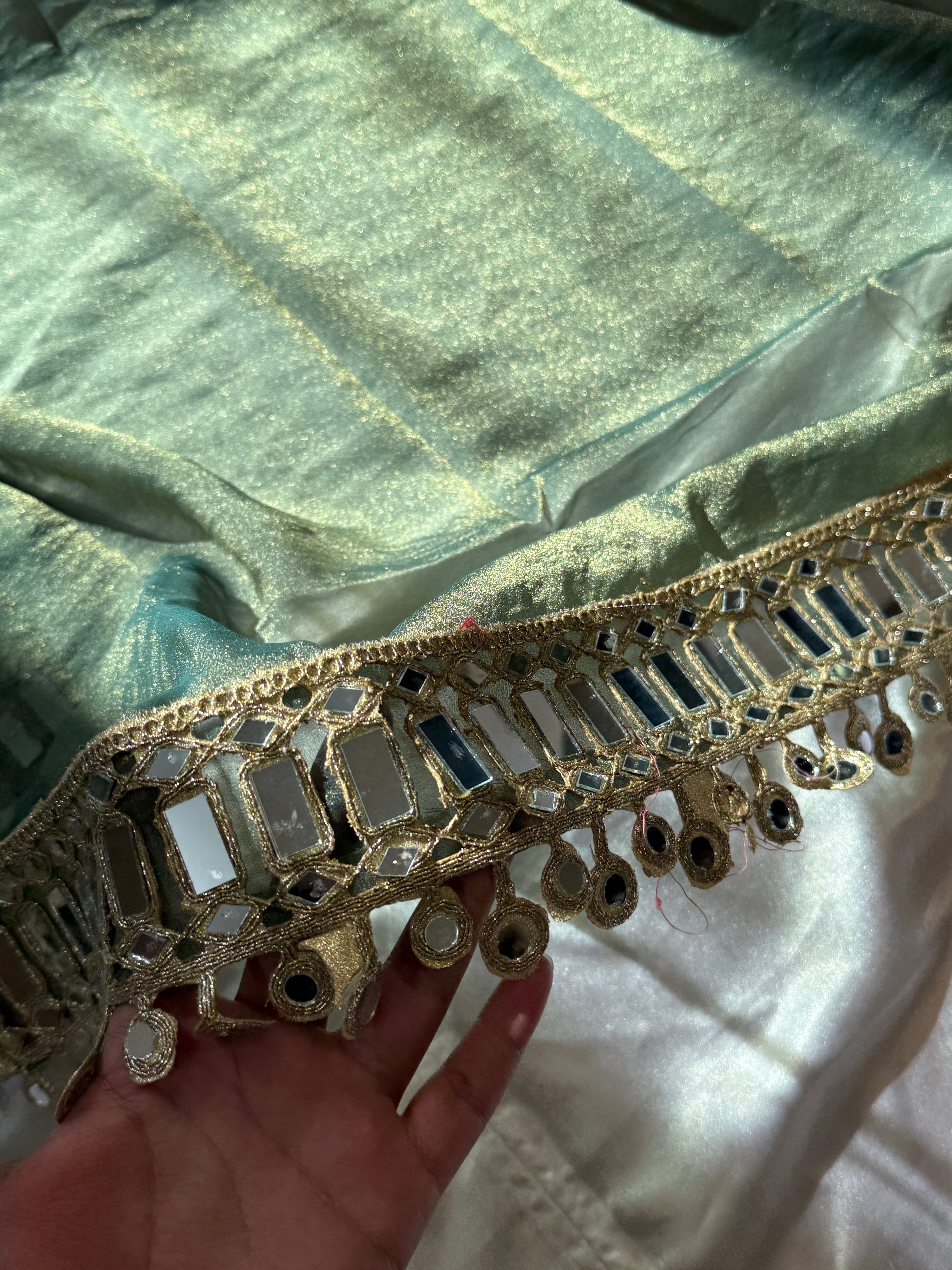 PARO SHIMMER LACE SUIT 4