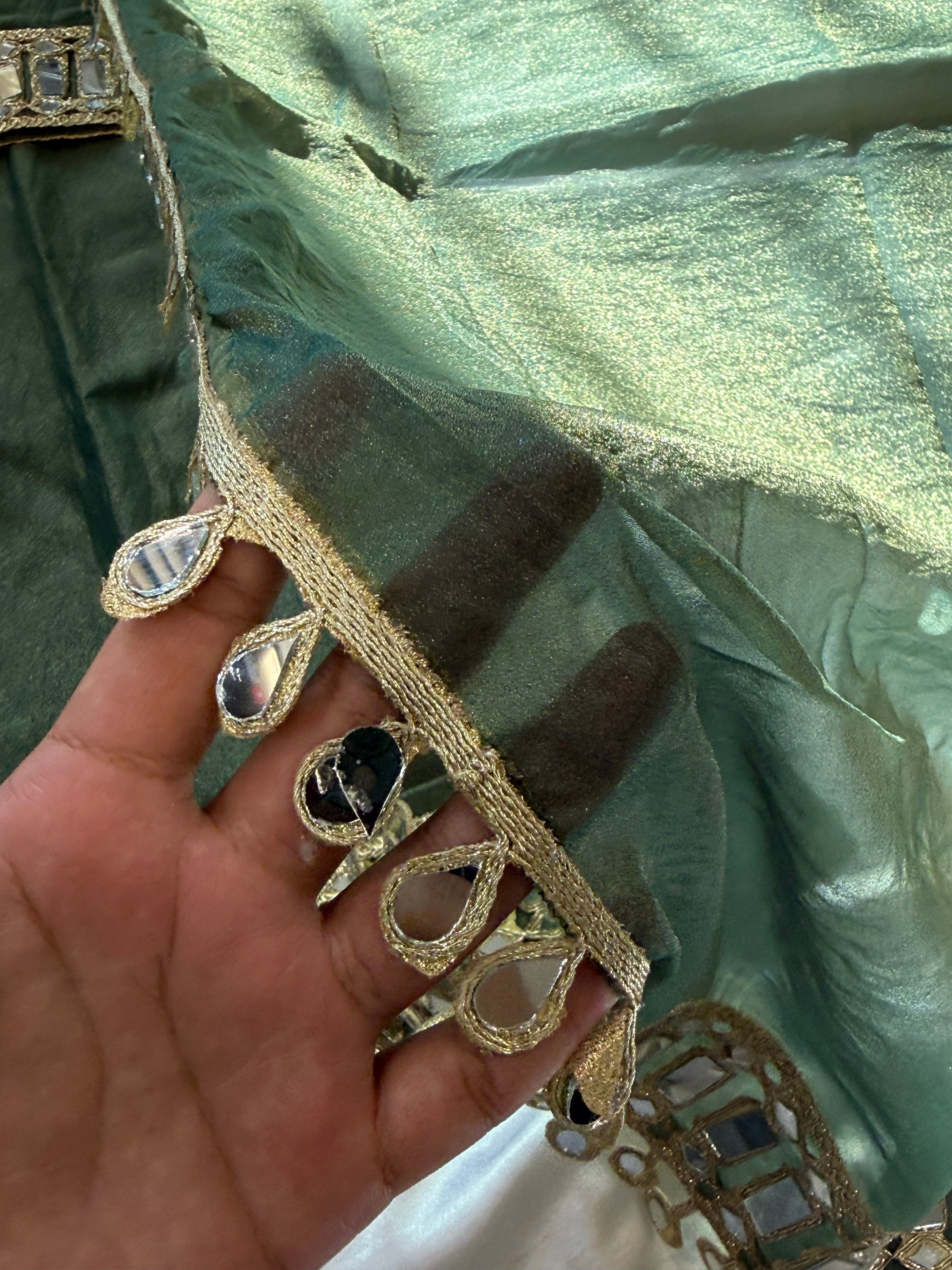 PARO SHIMMER LACE SUIT 4