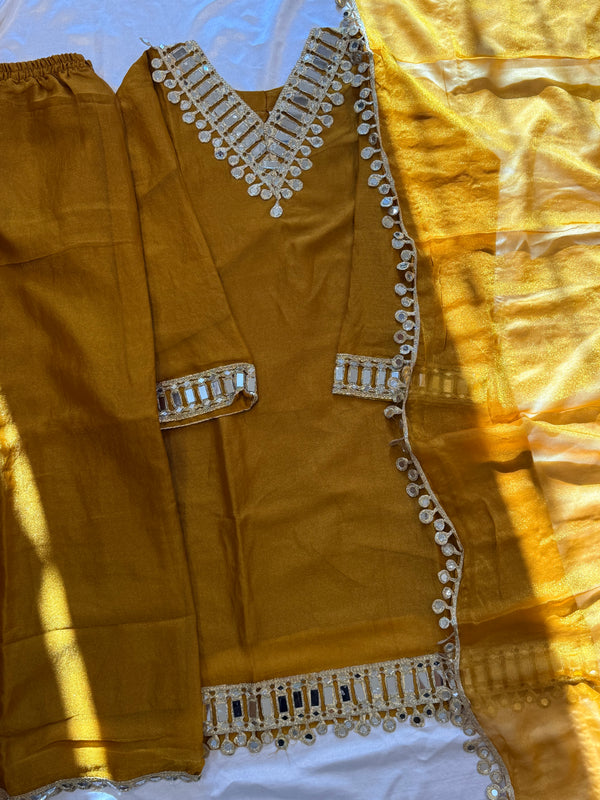 PARO SHIMMER LACE SUIT 3 Q