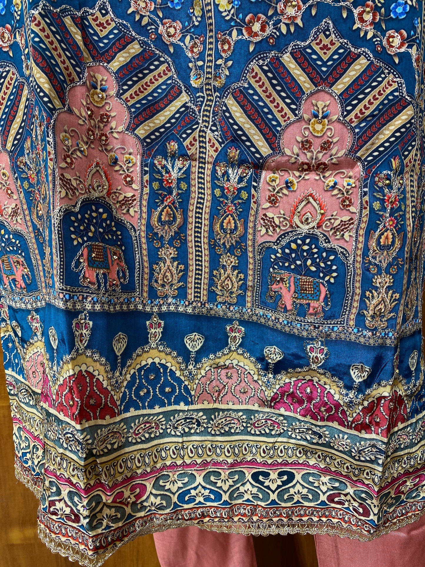 RAHI CREPE READYMADE SUIT Q