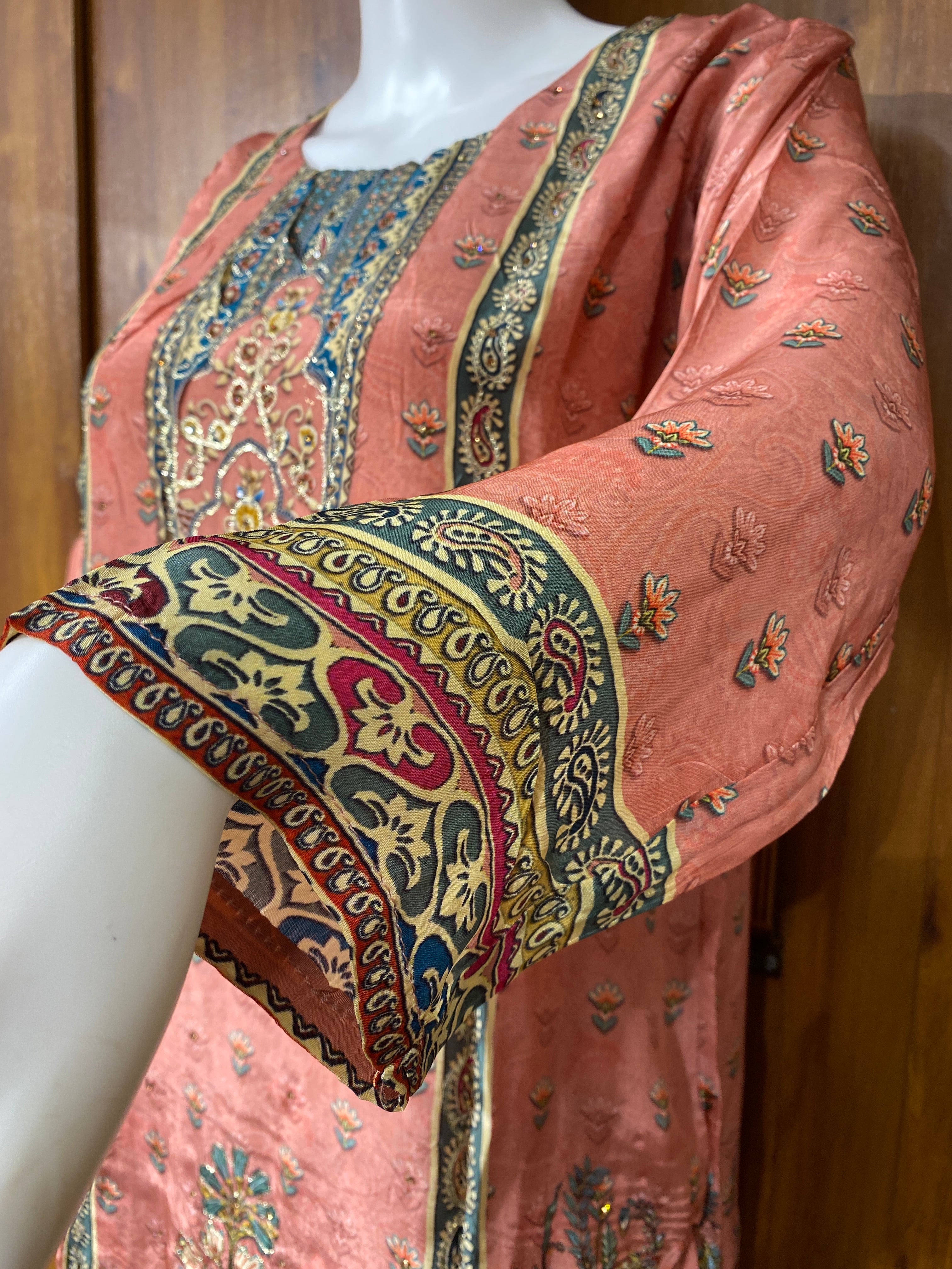 RAHI CREPE READYMADE SUIT Q