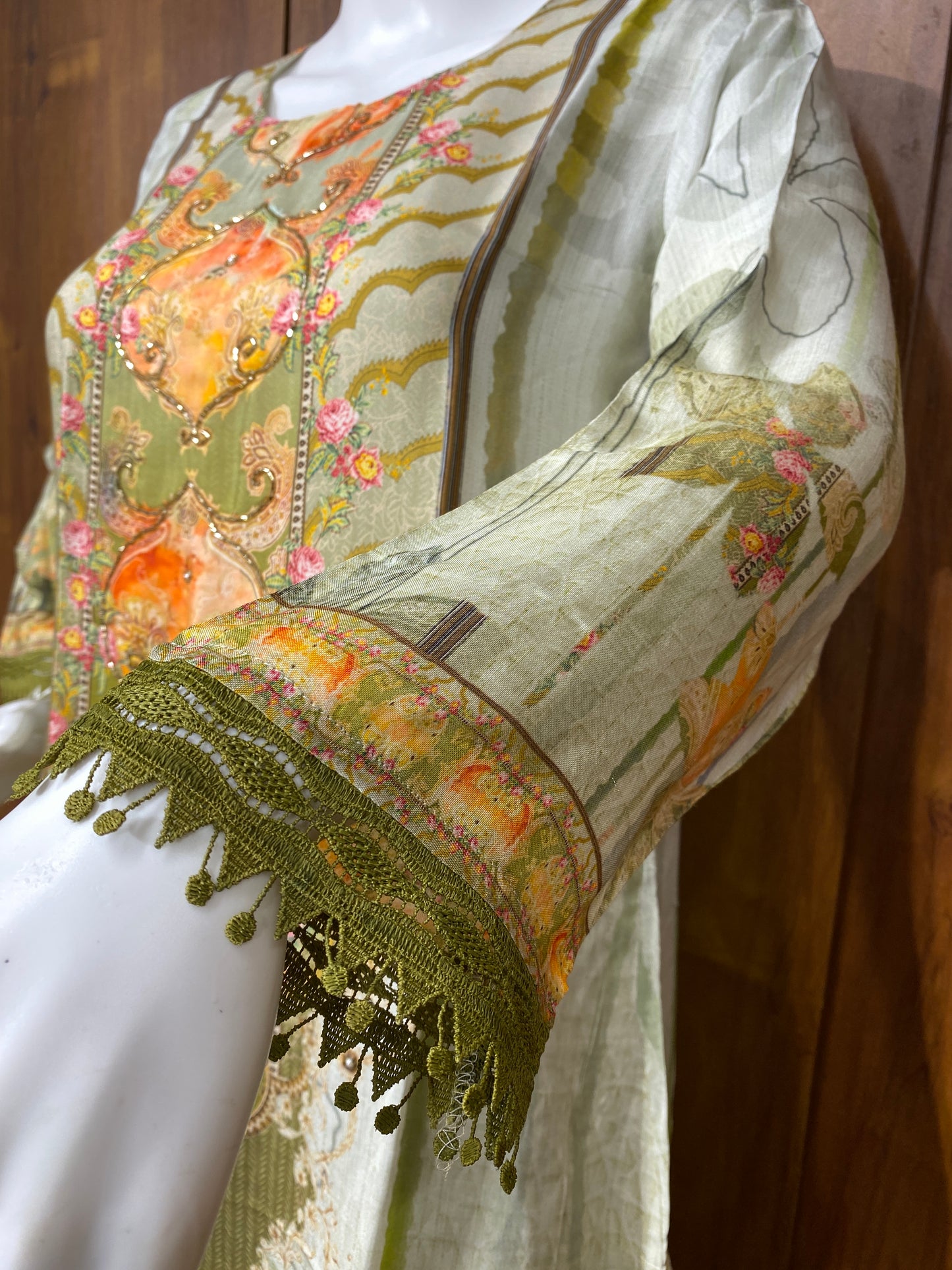 RAHI MUSLIN READYMADE SUIT Q