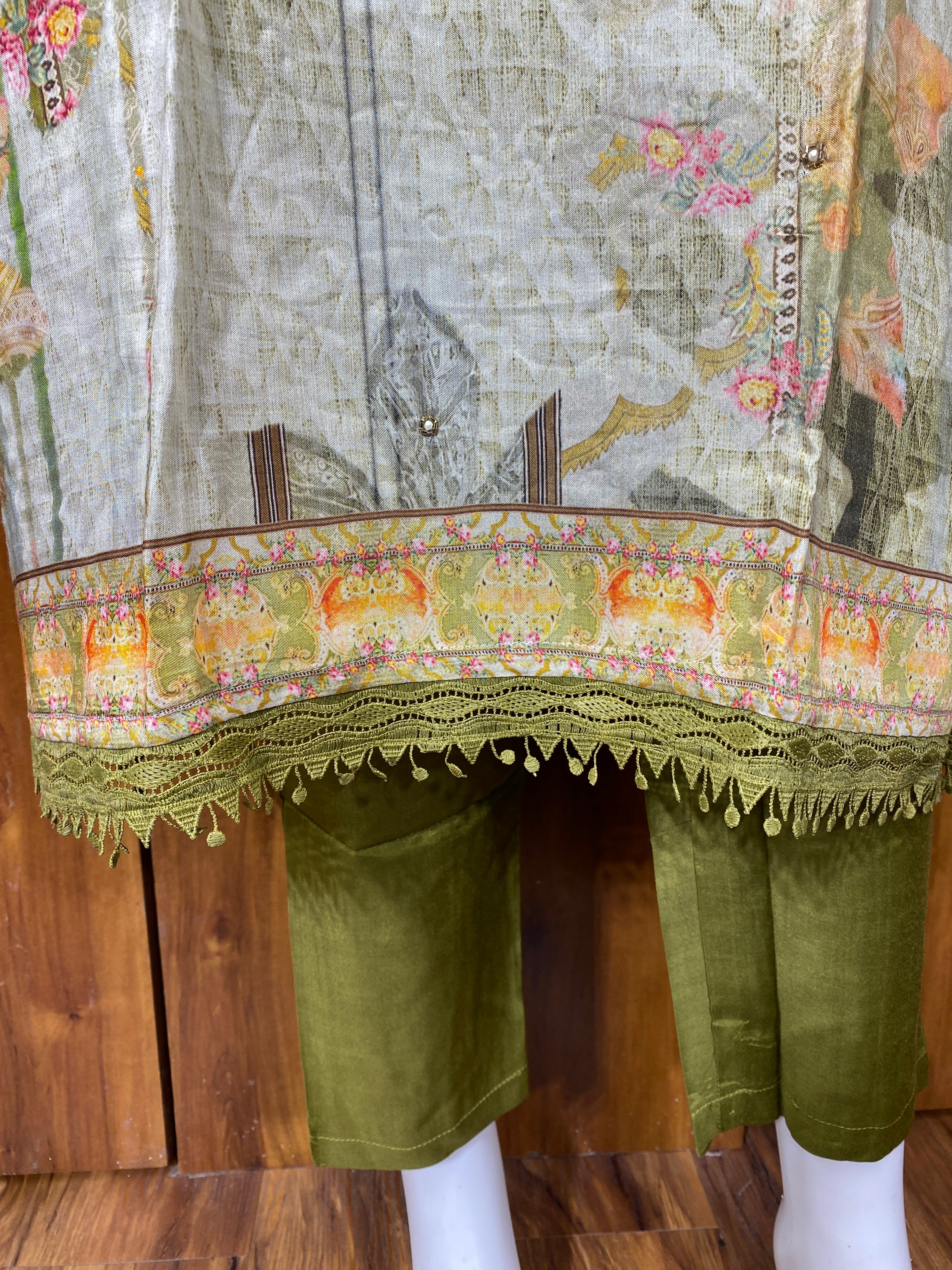 RAHI MUSLIN READYMADE SUIT Q