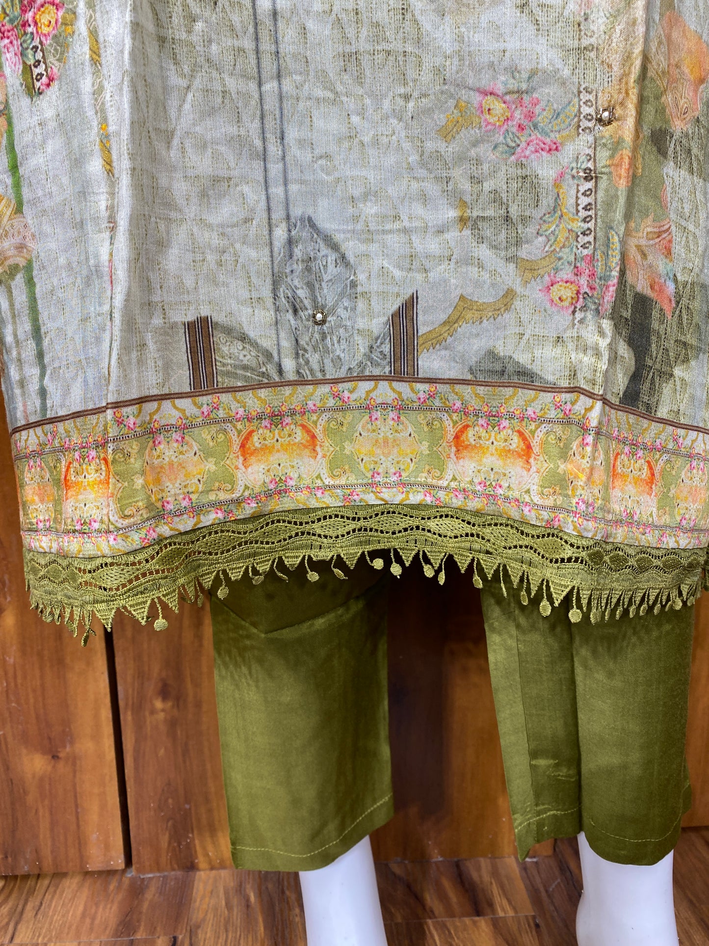 RAHI MUSLIN READYMADE SUIT Q