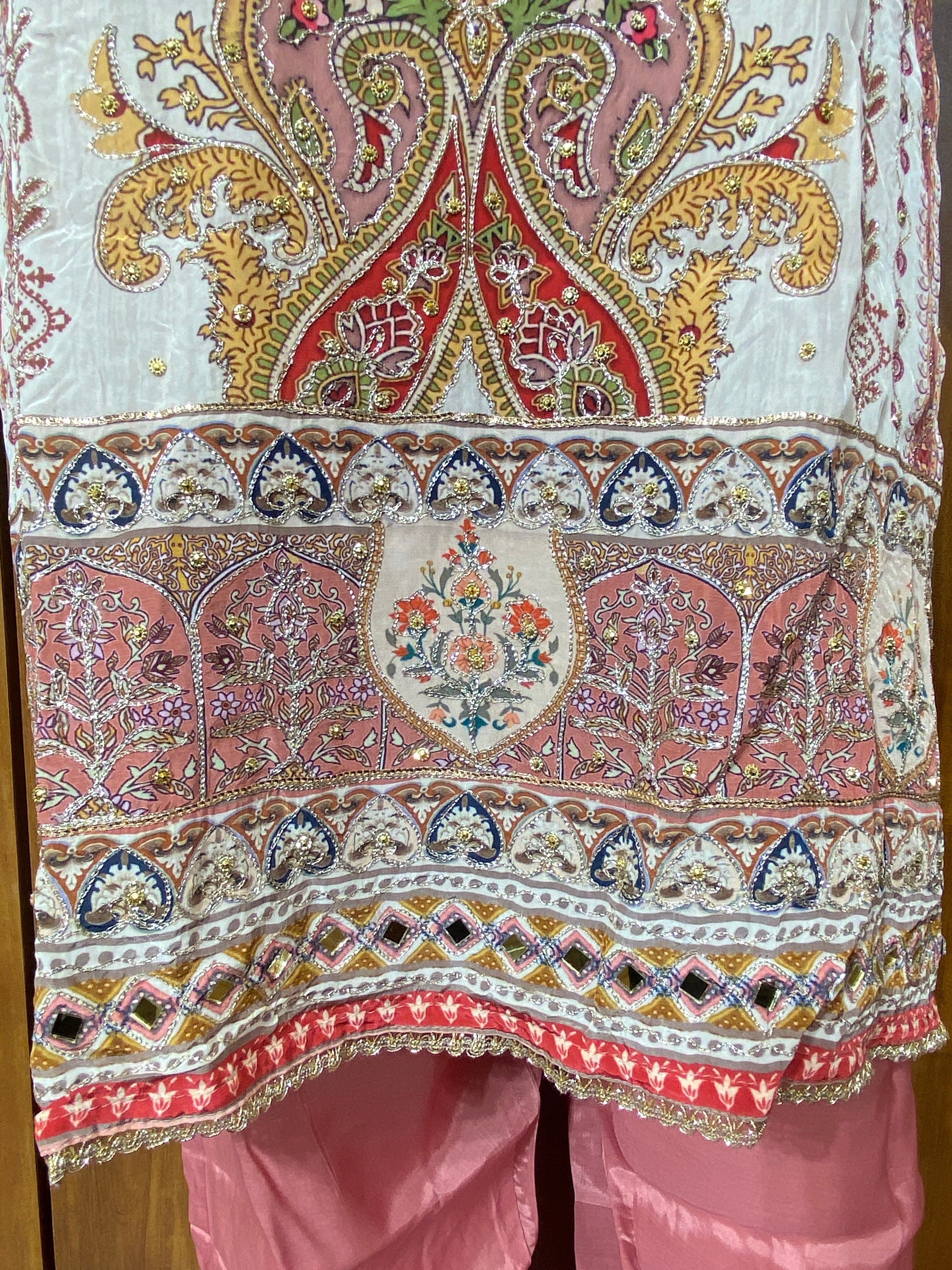 RAHI MUSLIN READYMADE SUIT Q