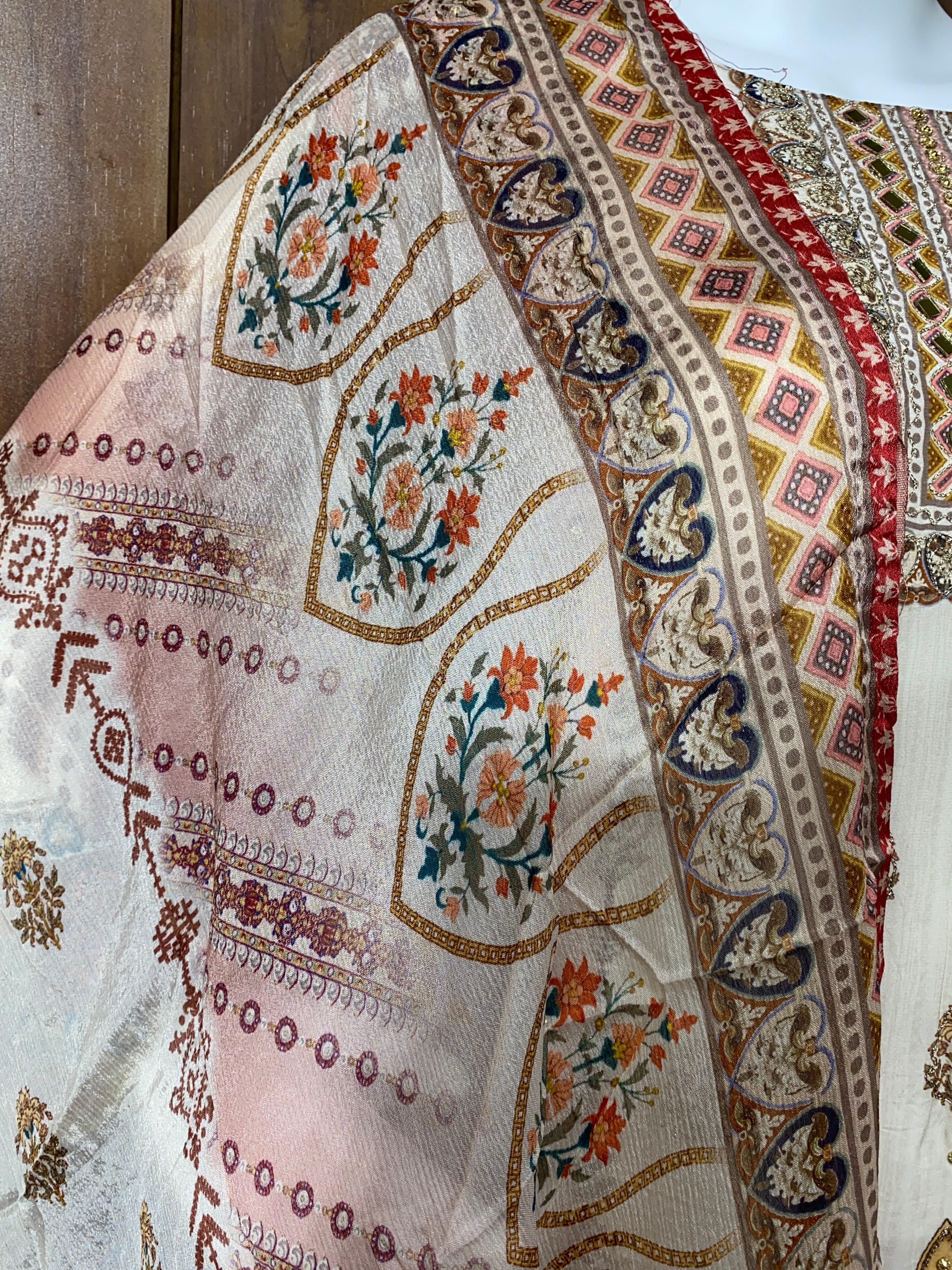 RAHI MUSLIN READYMADE SUIT Q