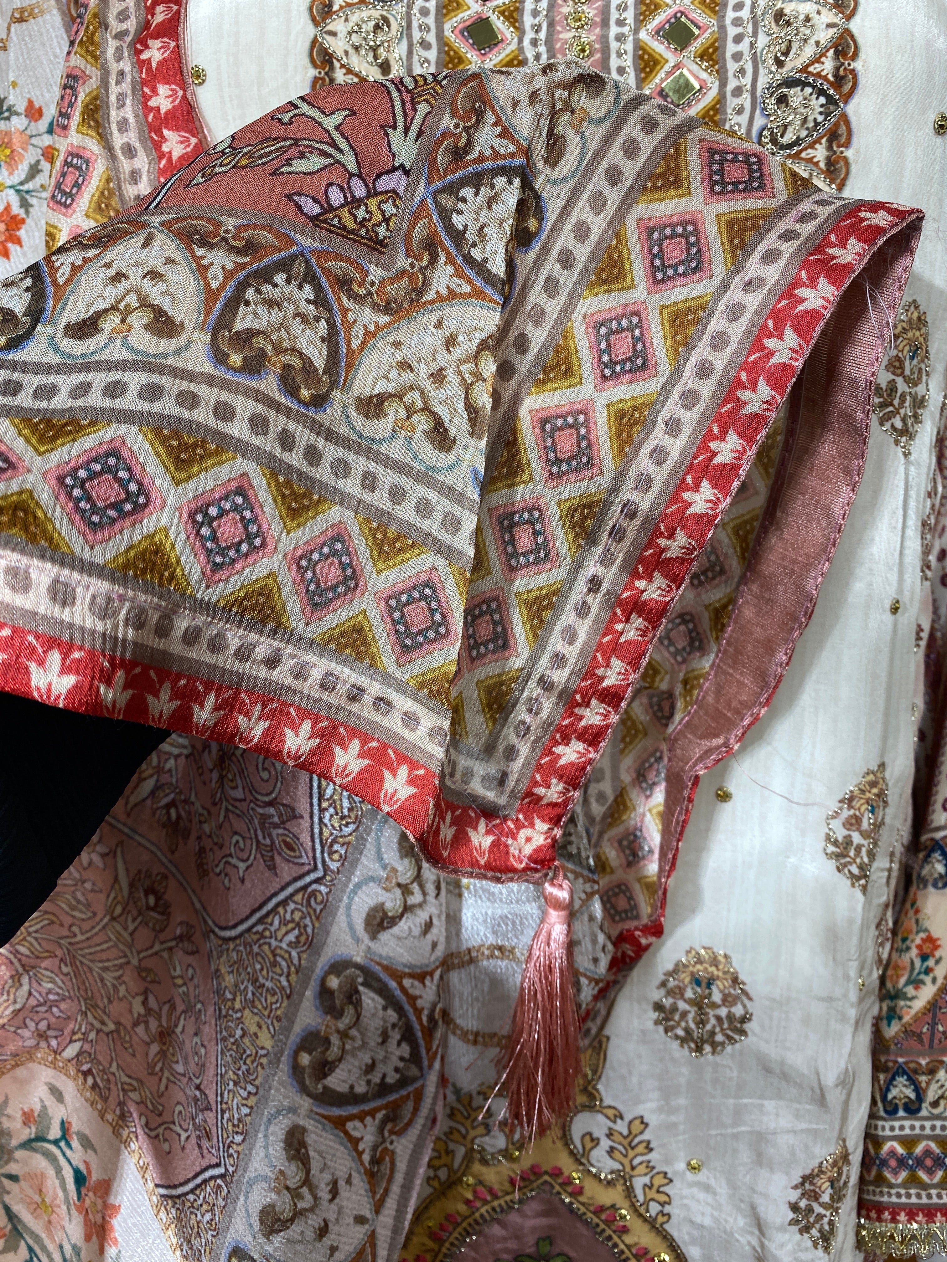 RAHI MUSLIN READYMADE SUIT Q