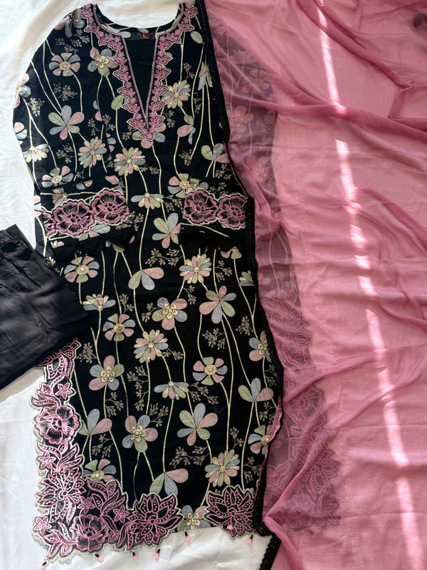 PURE LAWN CUTWORK READYMADE SUIT 5001 Q